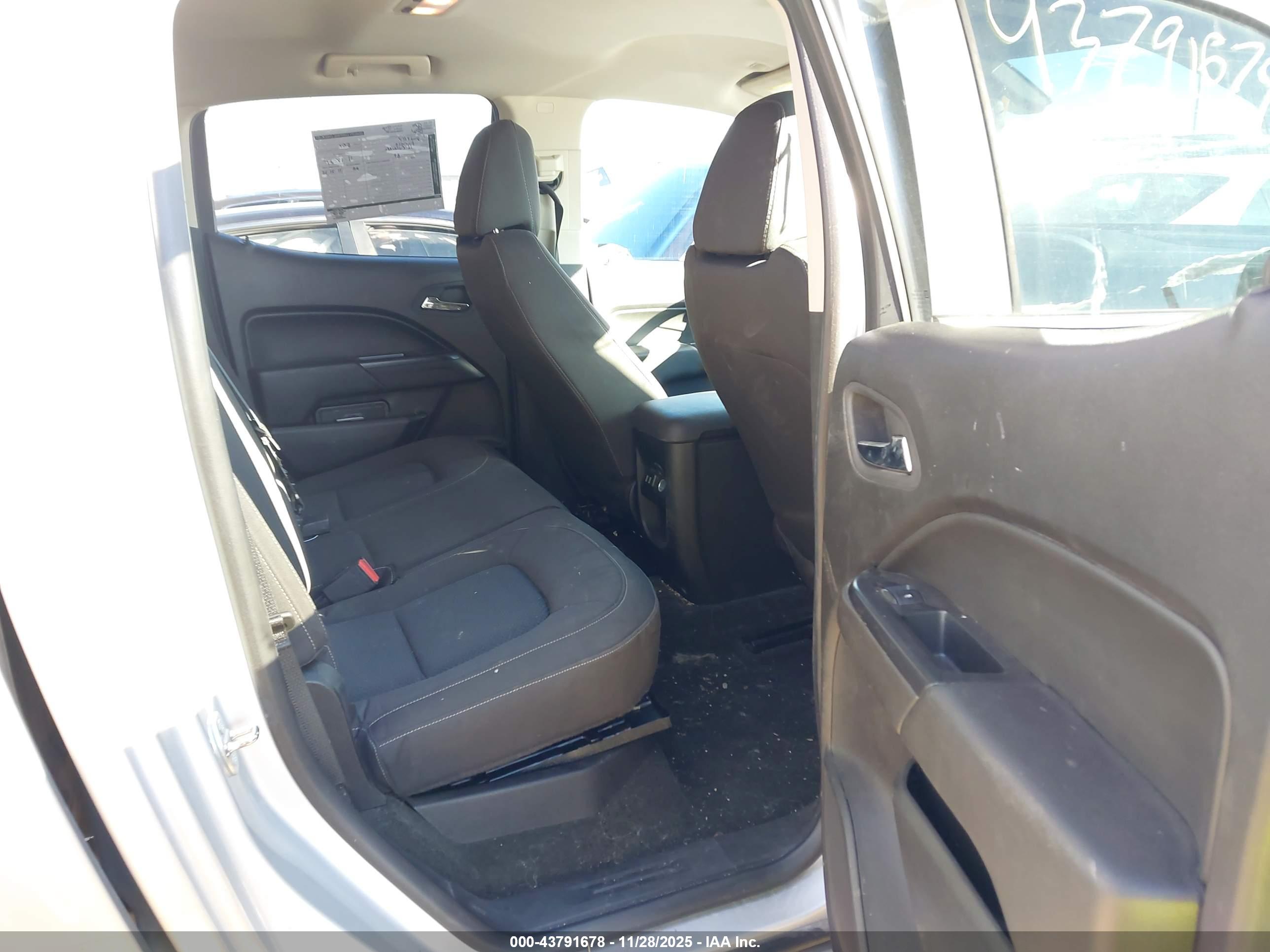 CHEVROLET COLORADO image 8