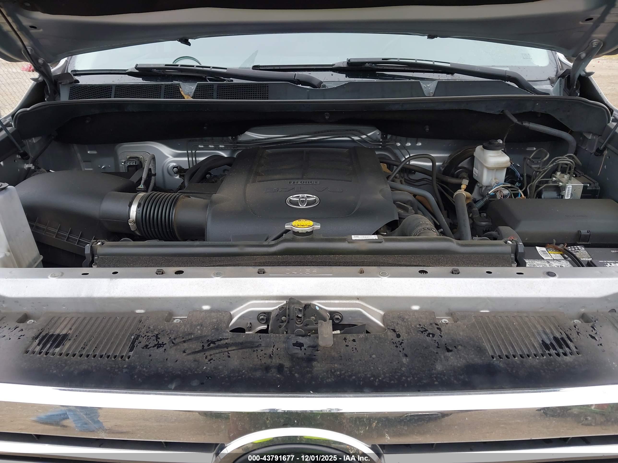 TOYOTA TUNDRA image 10