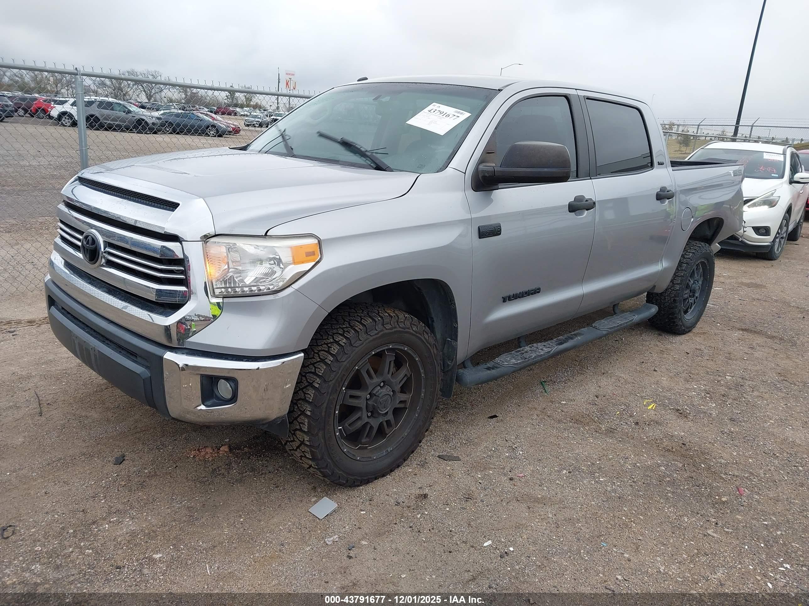 TOYOTA TUNDRA image 2