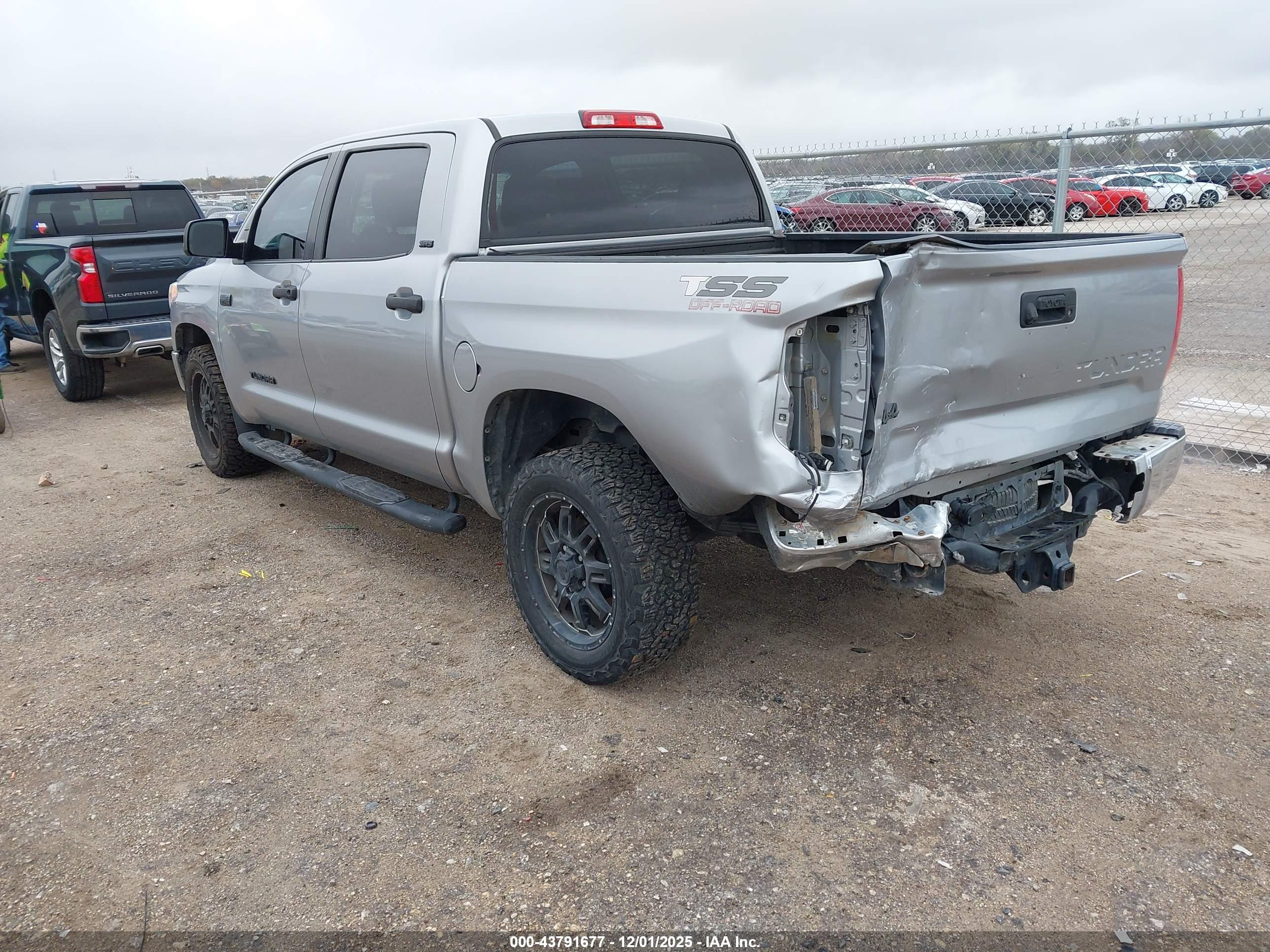 TOYOTA TUNDRA image 3