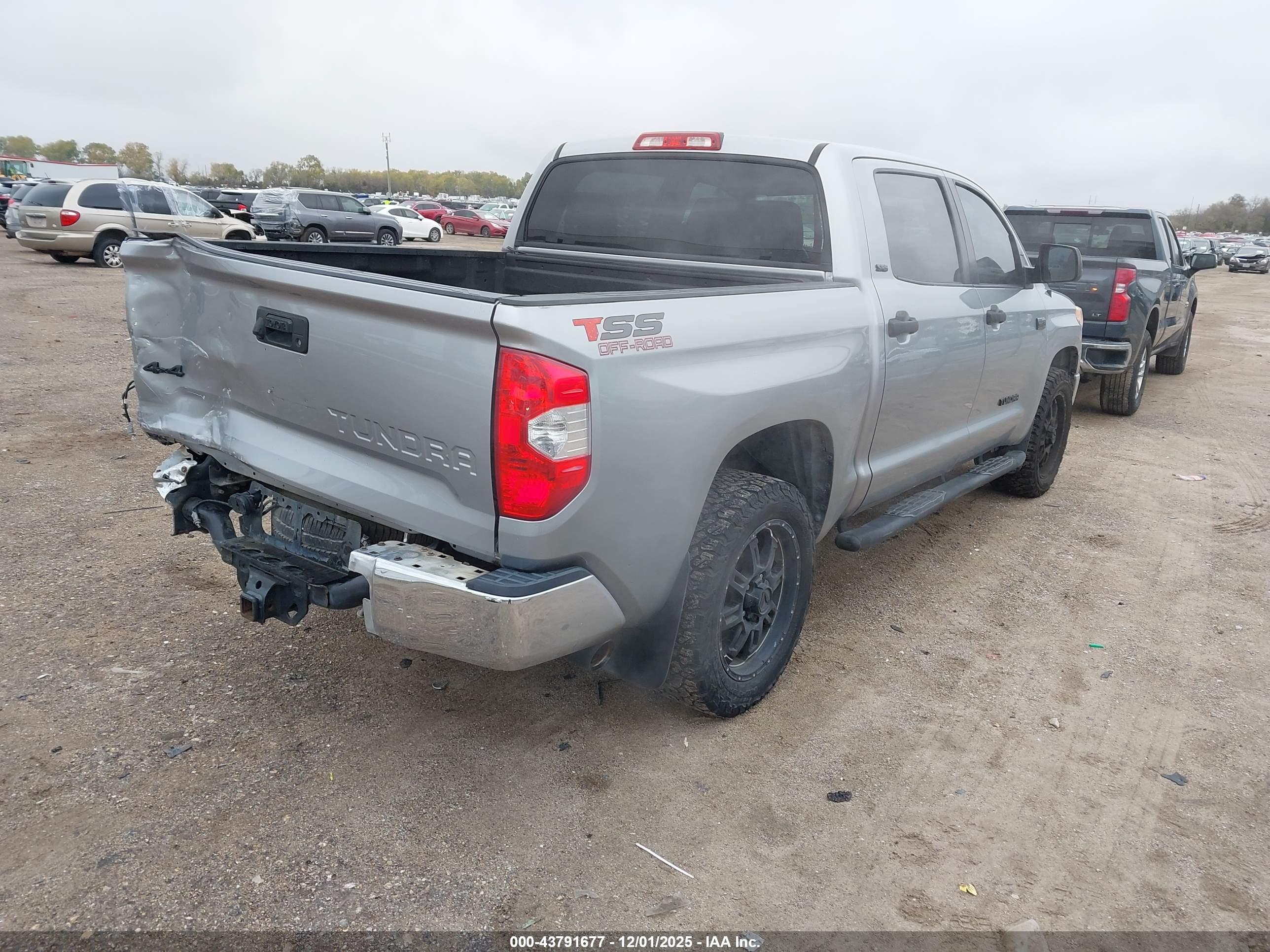 TOYOTA TUNDRA image 4