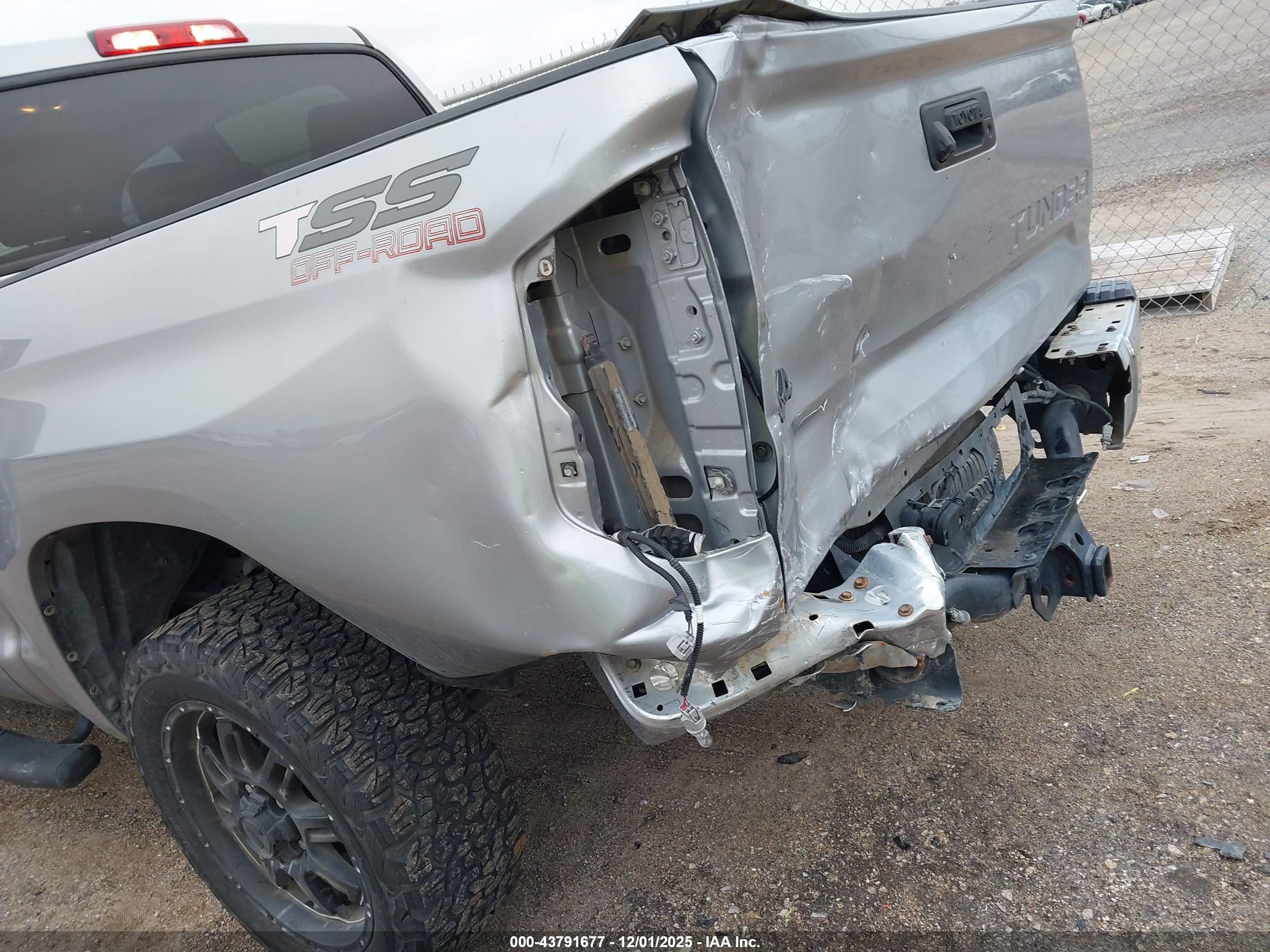 TOYOTA TUNDRA image 6
