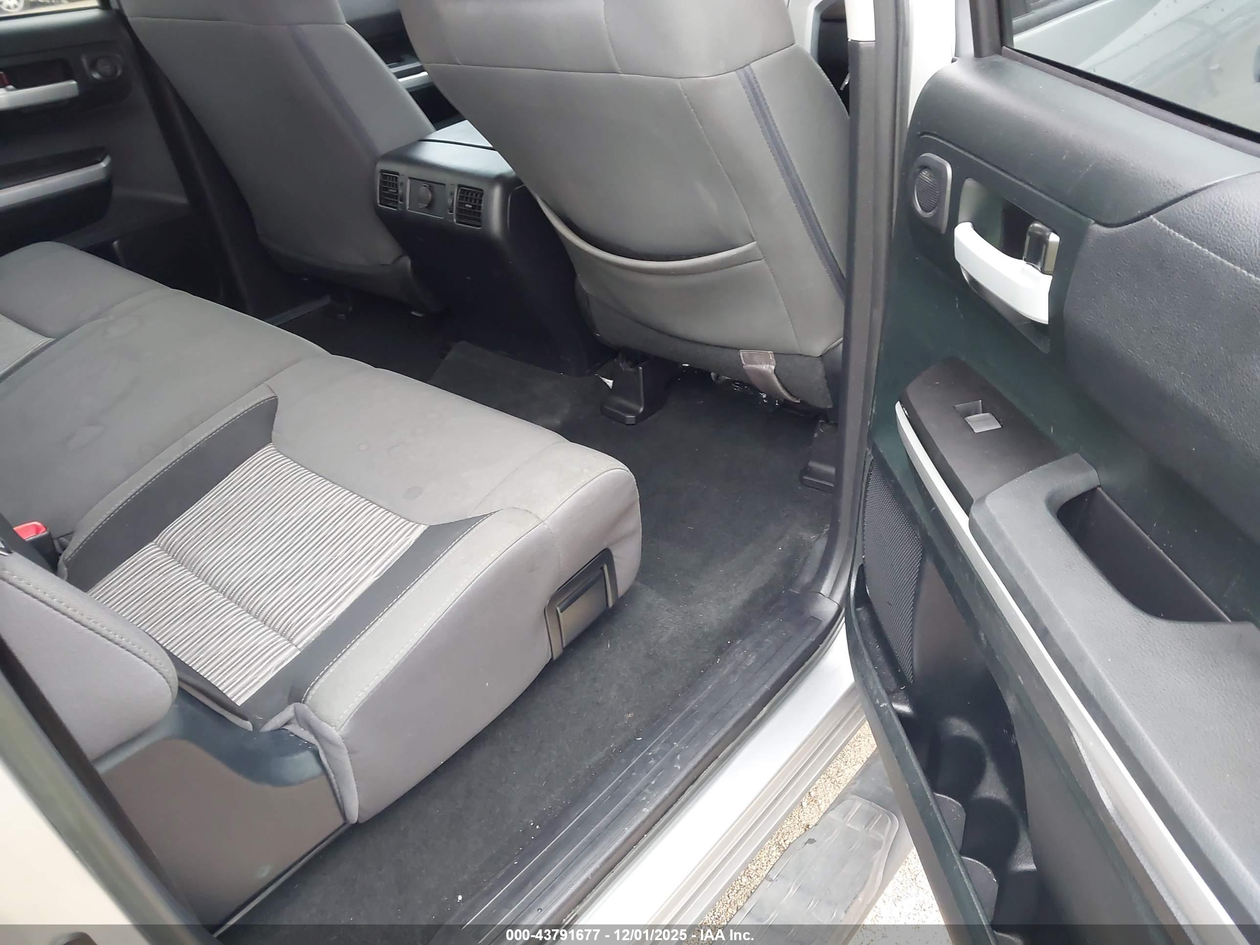 TOYOTA TUNDRA image 8