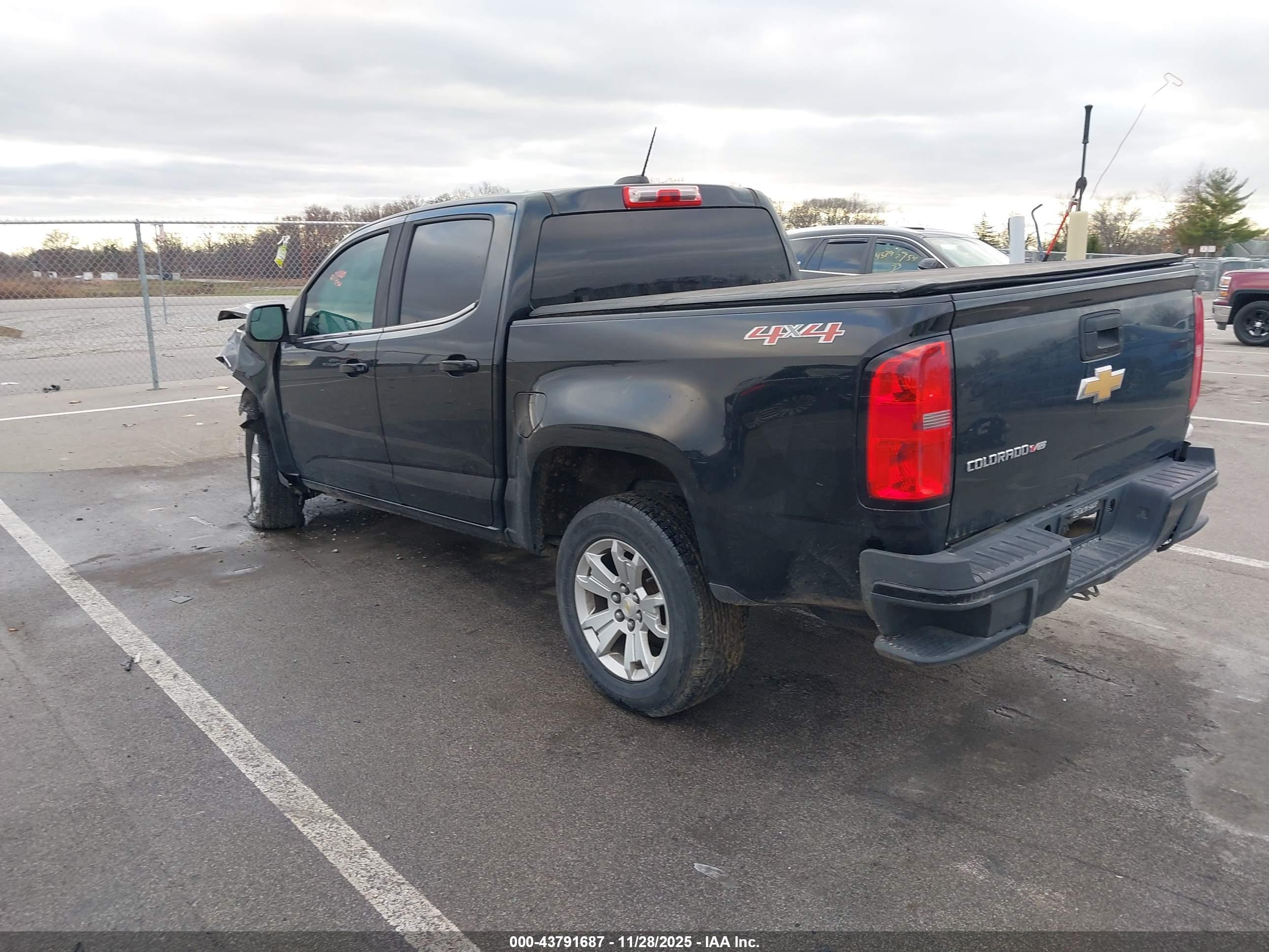 CHEVROLET COLORADO image 3