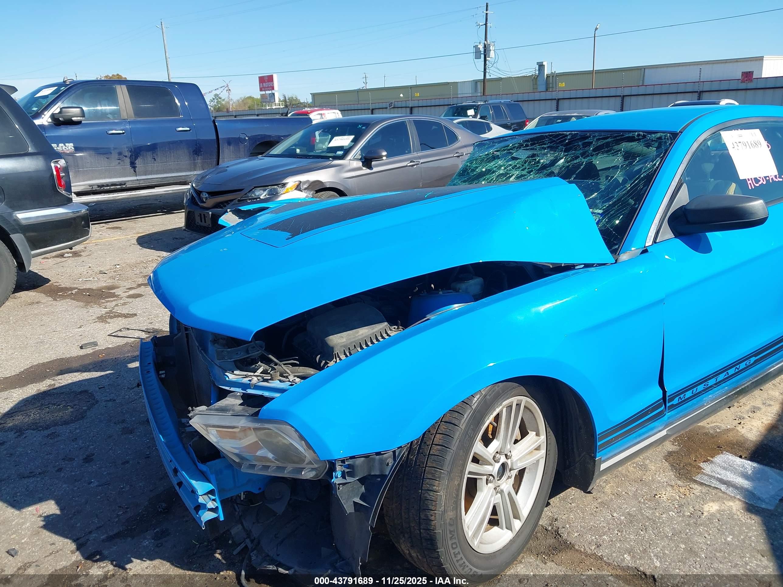 FORD MUSTANG image 6