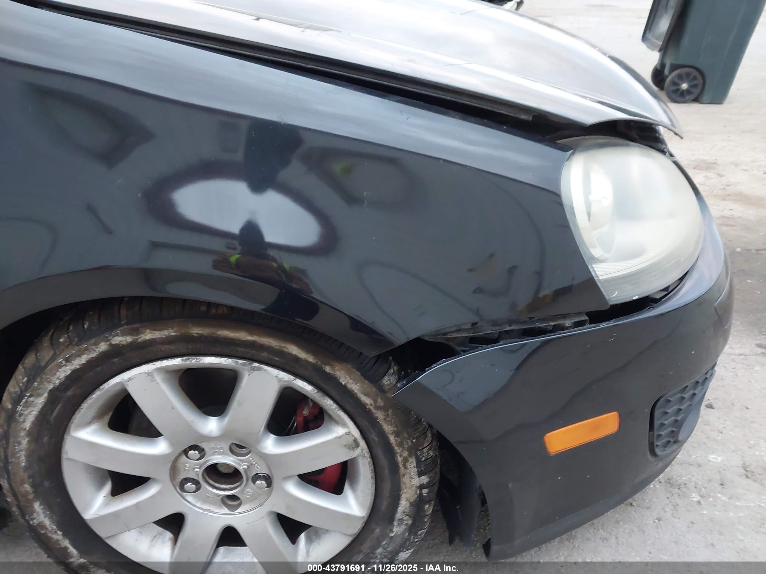 VOLKSWAGEN GTI image 6