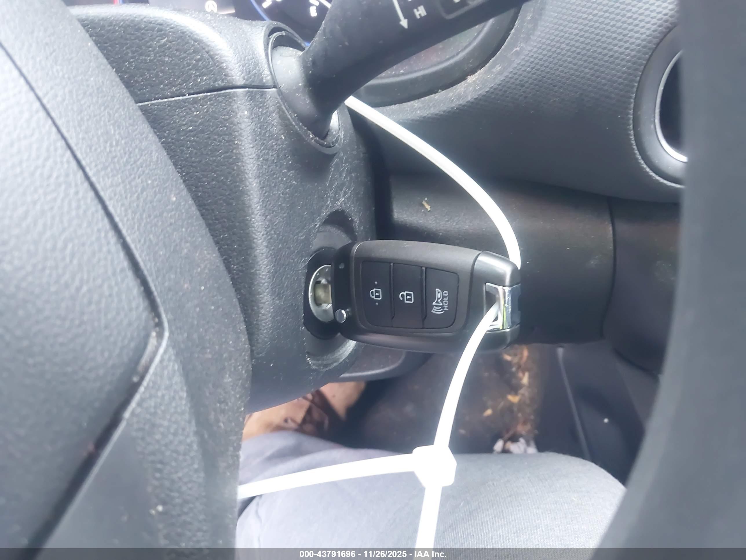 HYUNDAI KONA image 11