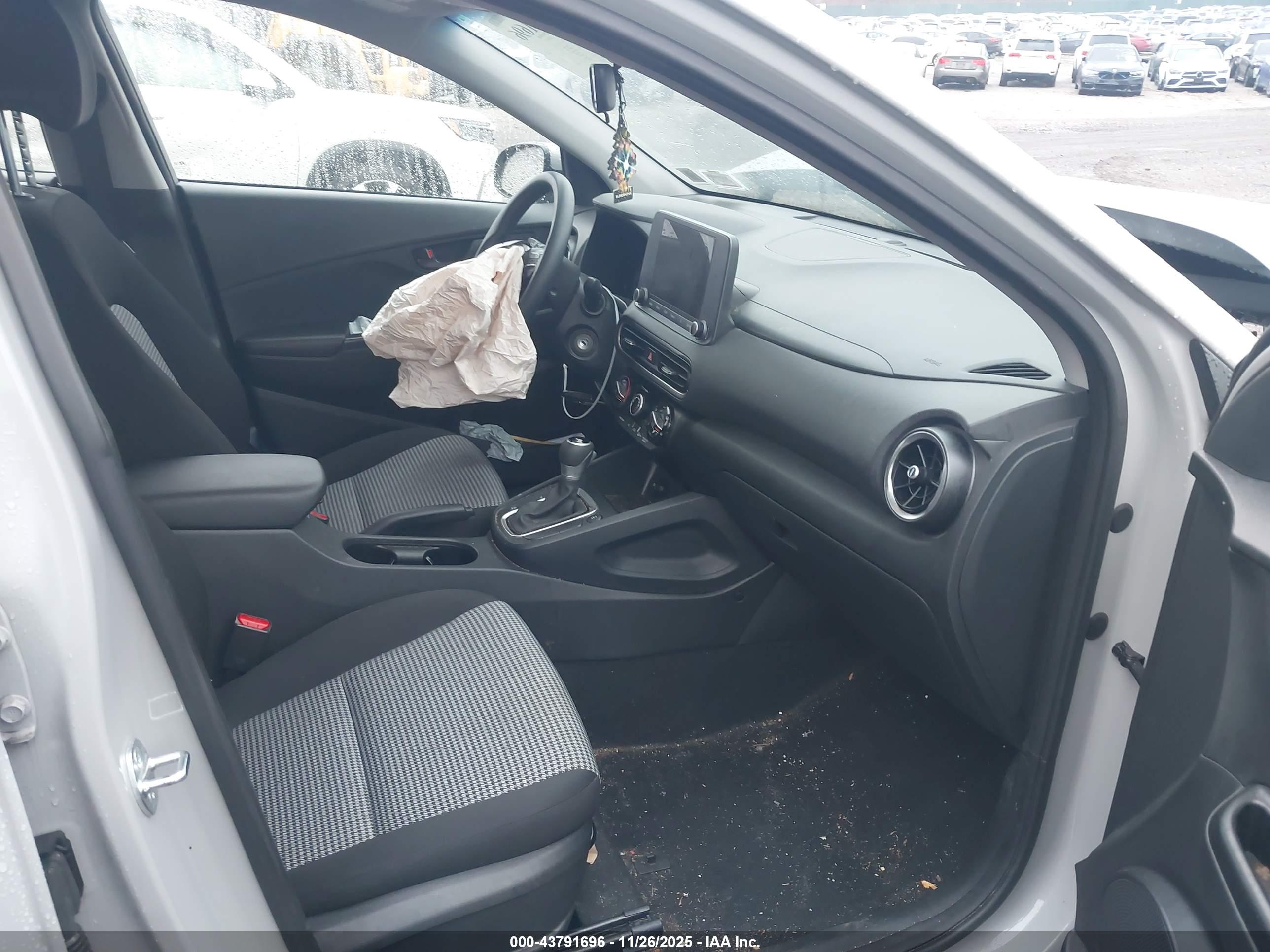 HYUNDAI KONA image 5