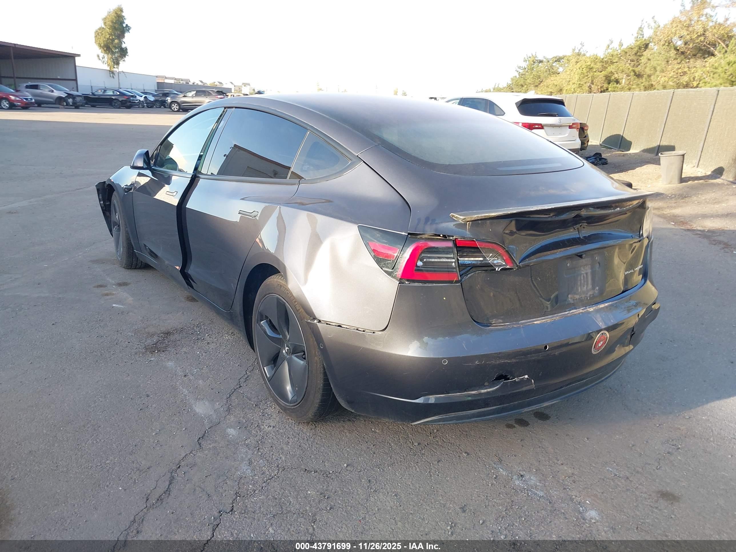 TESLA MODEL image 3