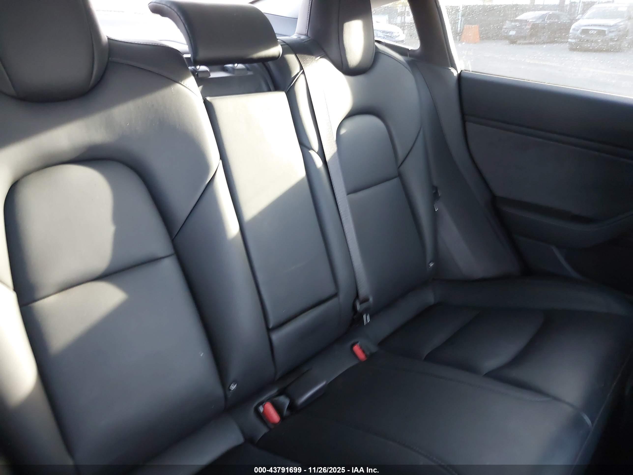 TESLA MODEL image 8