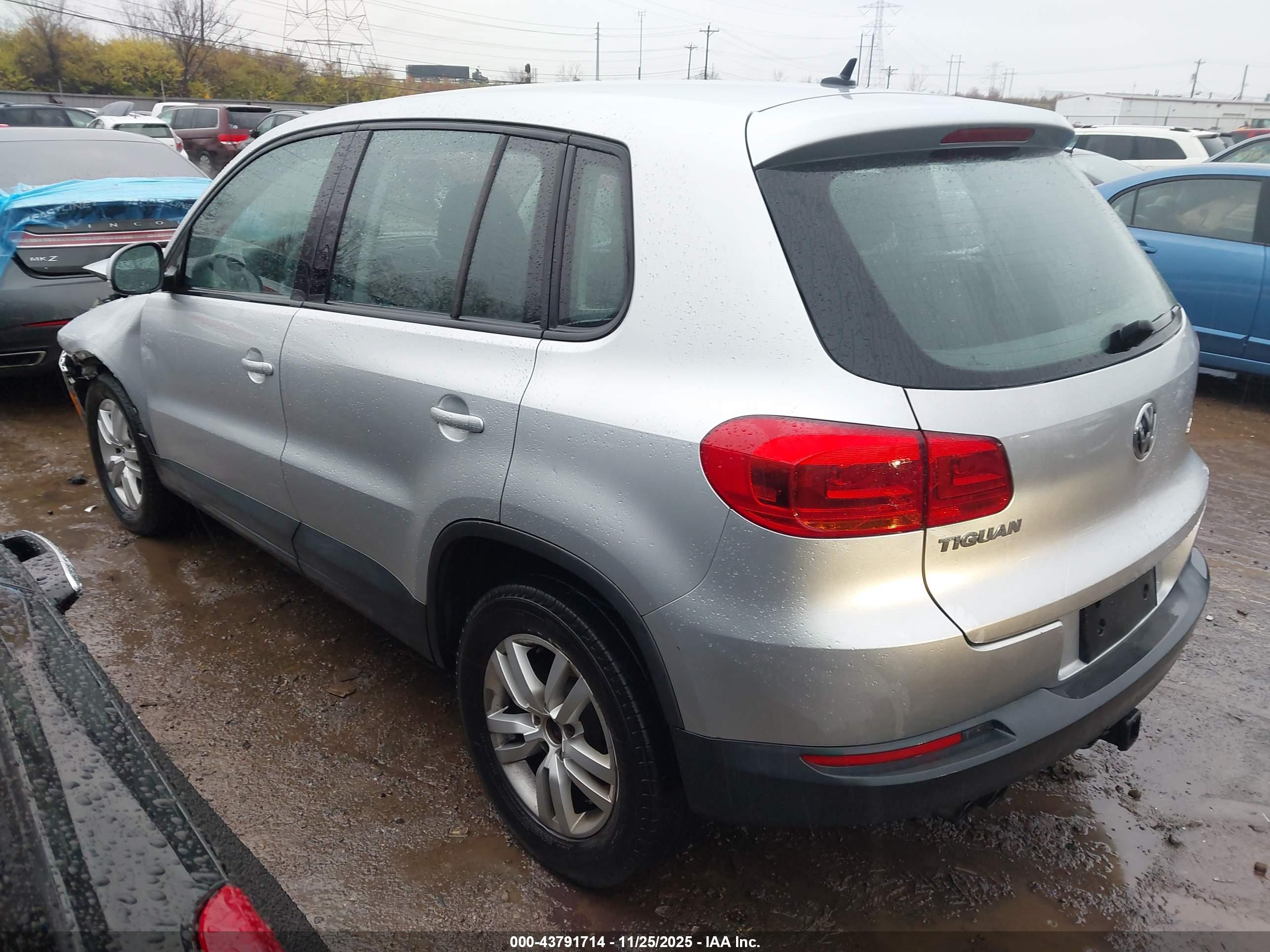VOLKSWAGEN TIGUAN image 3