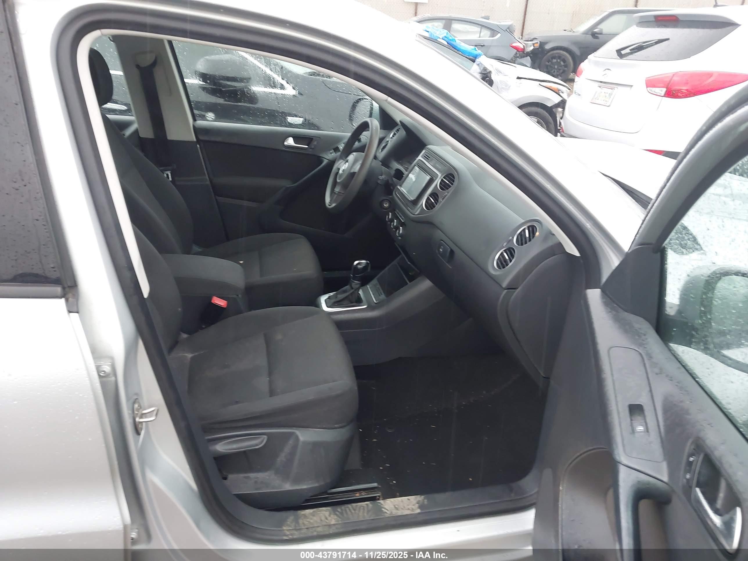 VOLKSWAGEN TIGUAN image 5