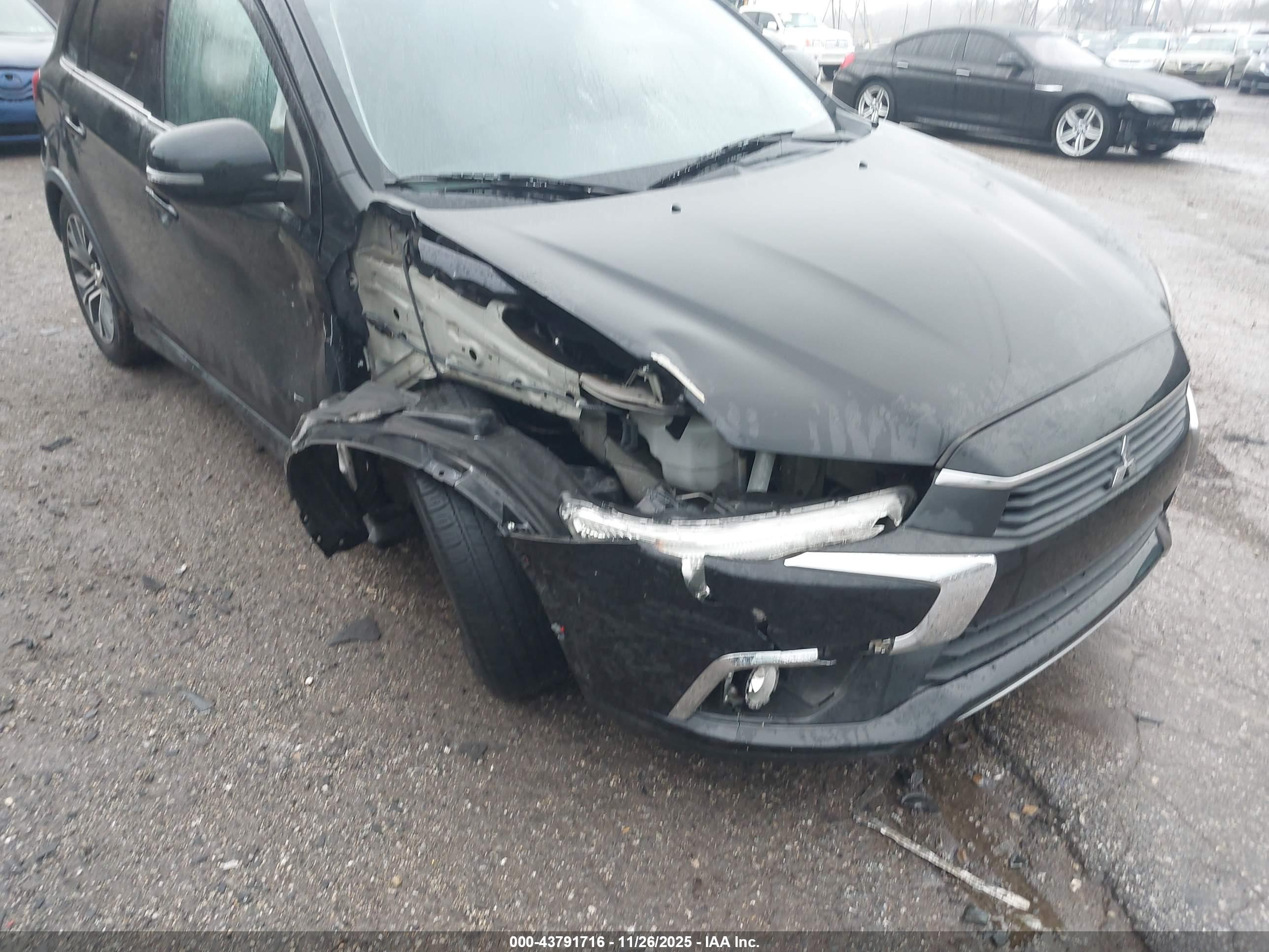 MITSUBISHI OUTLANDER image 6