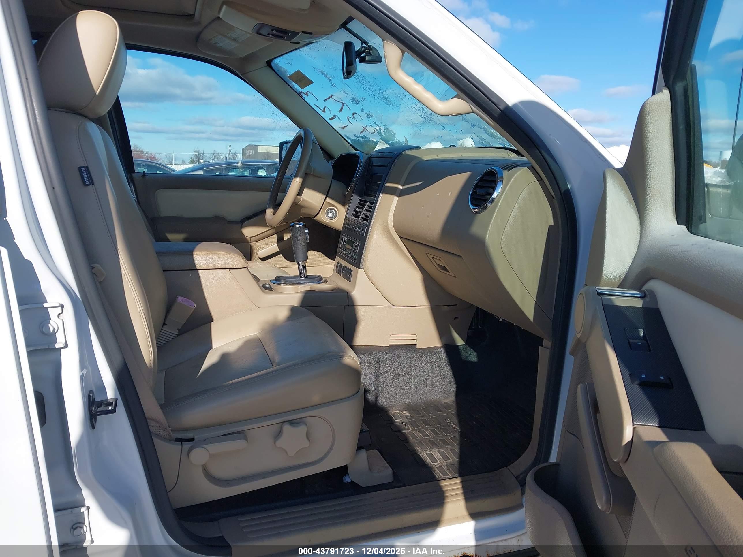 FORD EXPLORER image 5