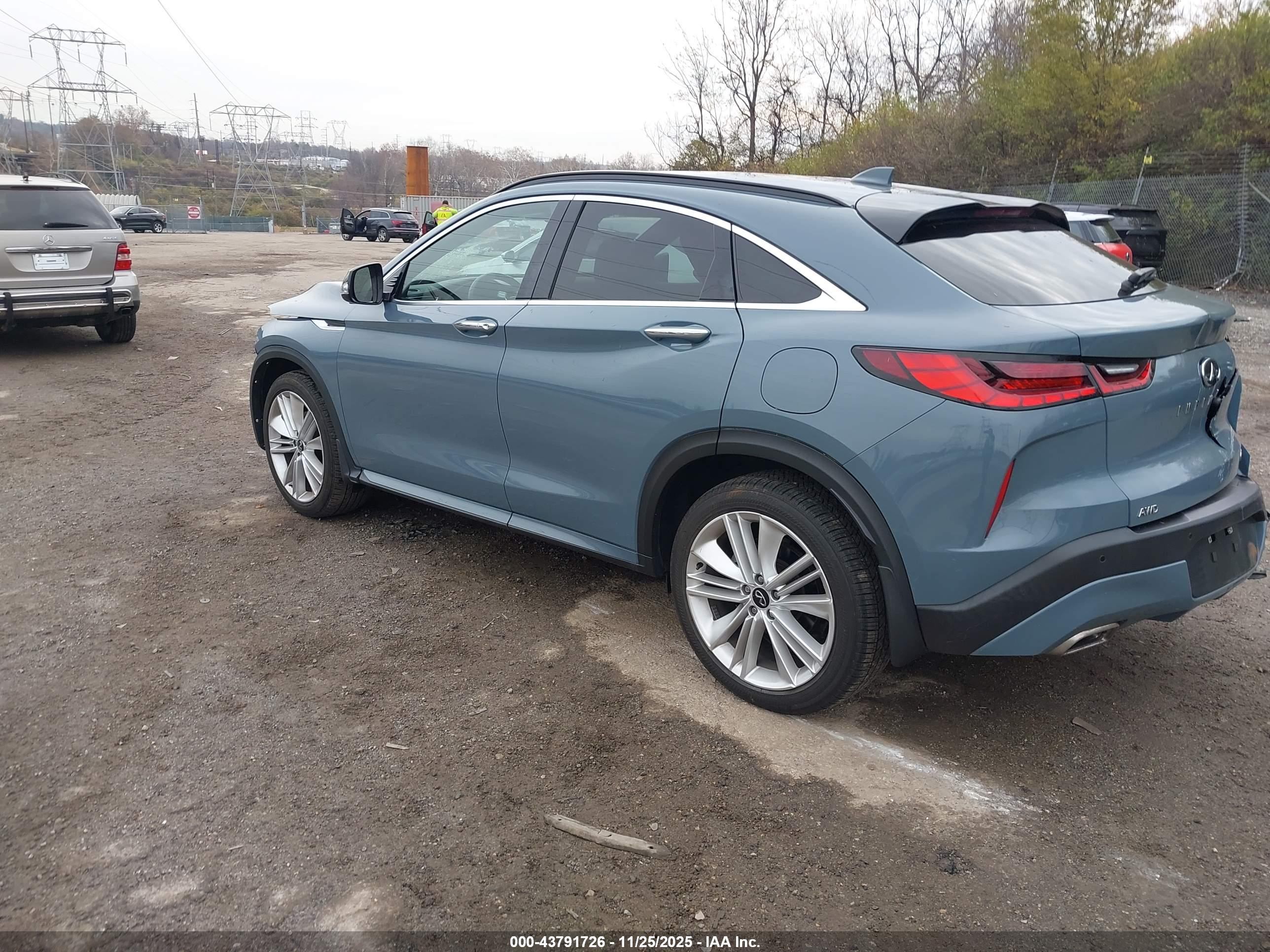 INFINITI QX55 image 3