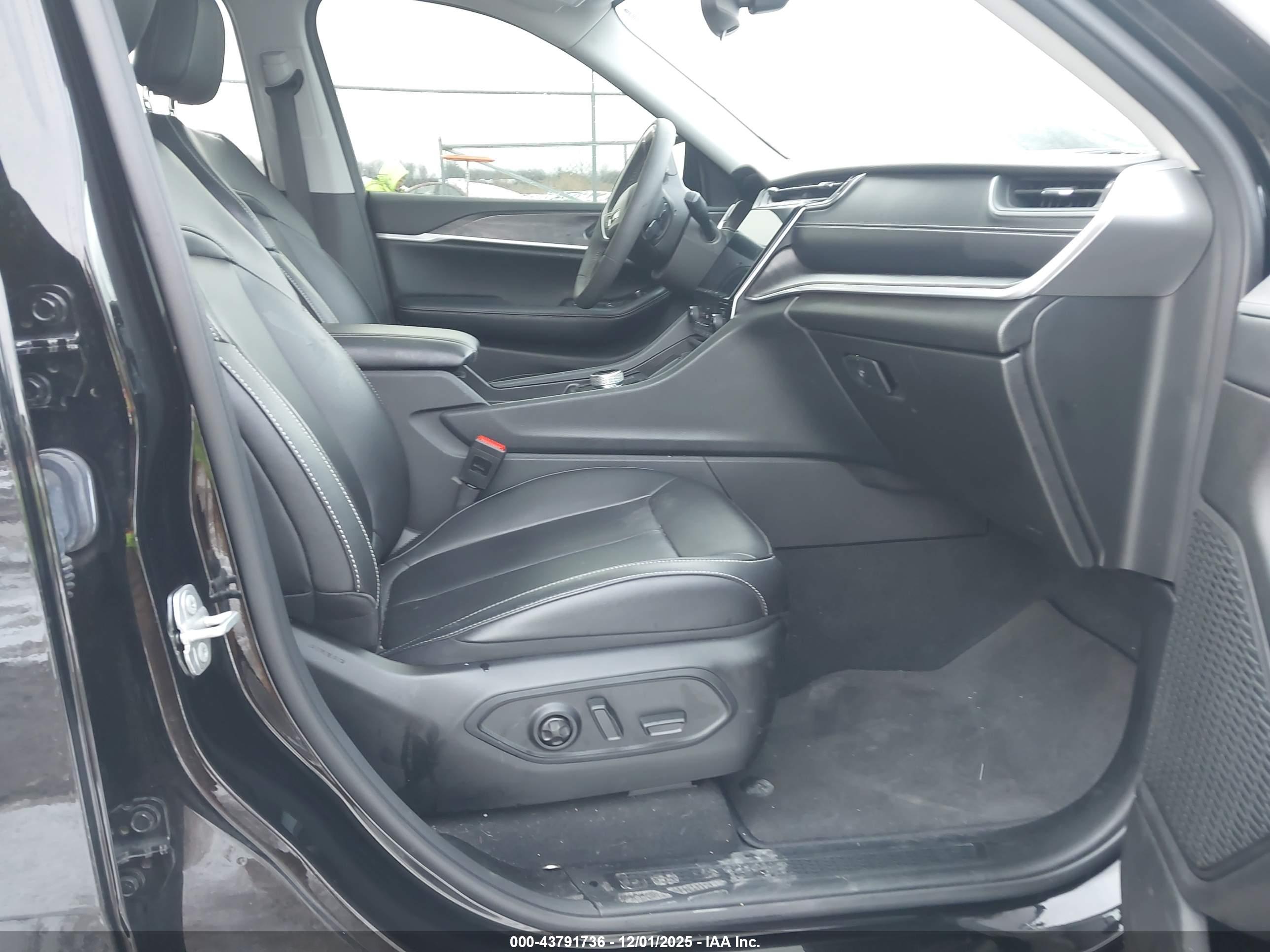 JEEP GRAND image 5