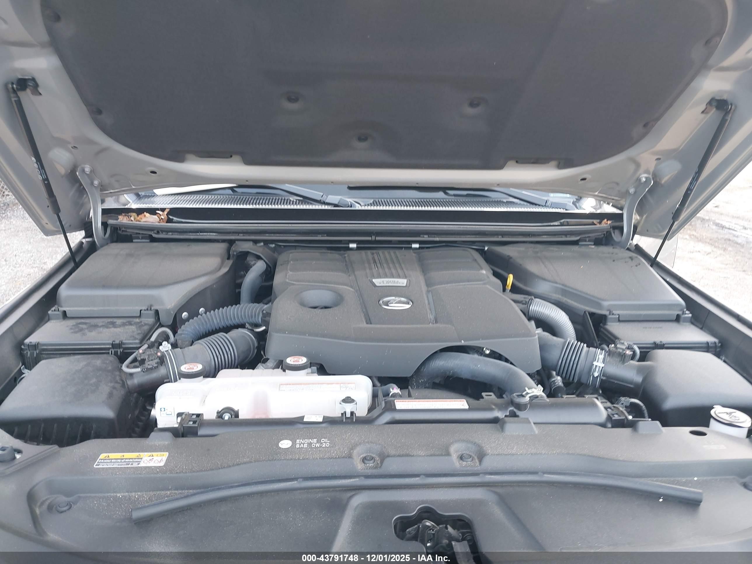 LEXUS GX image 10