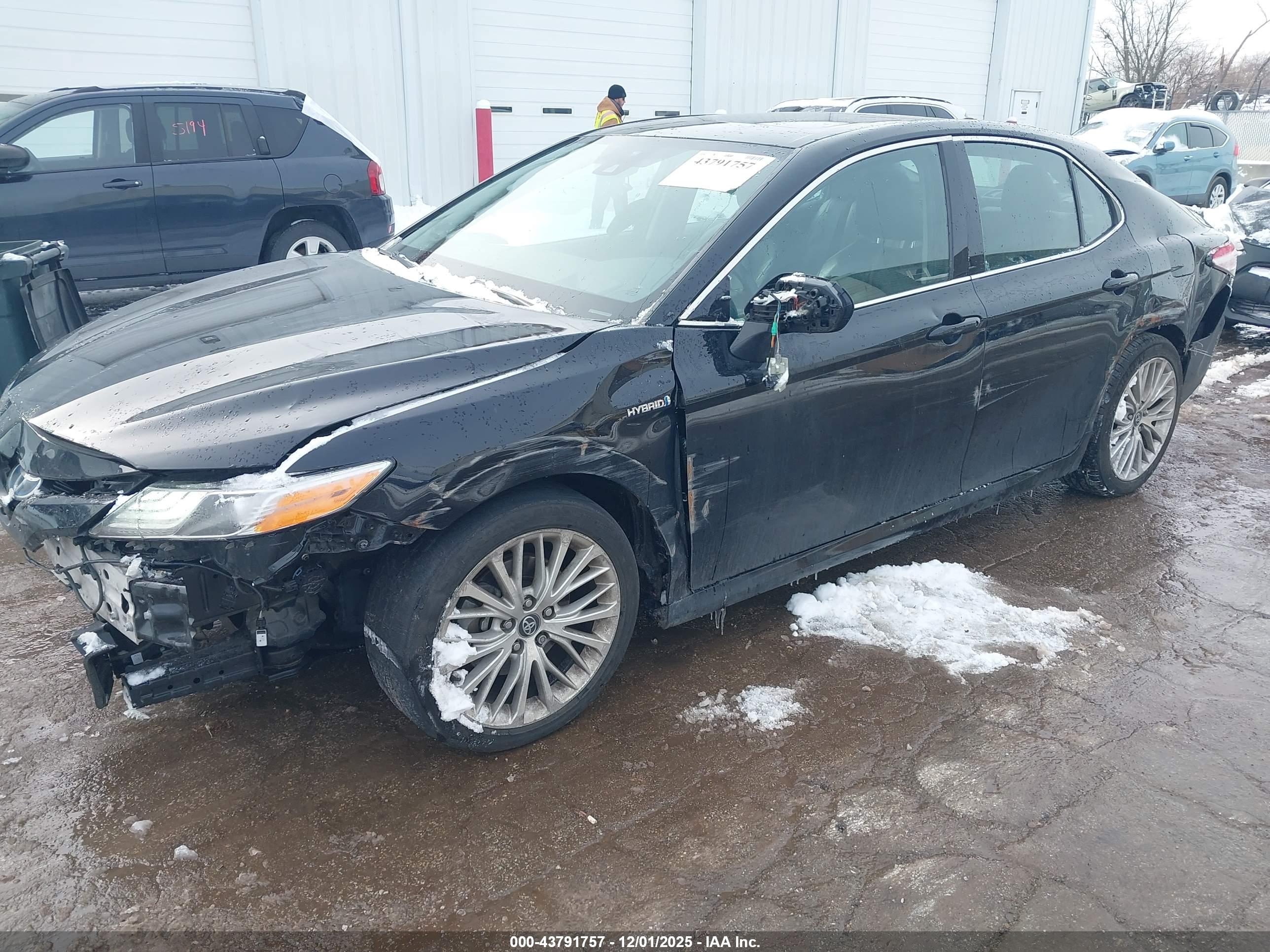 TOYOTA CAMRY image 2