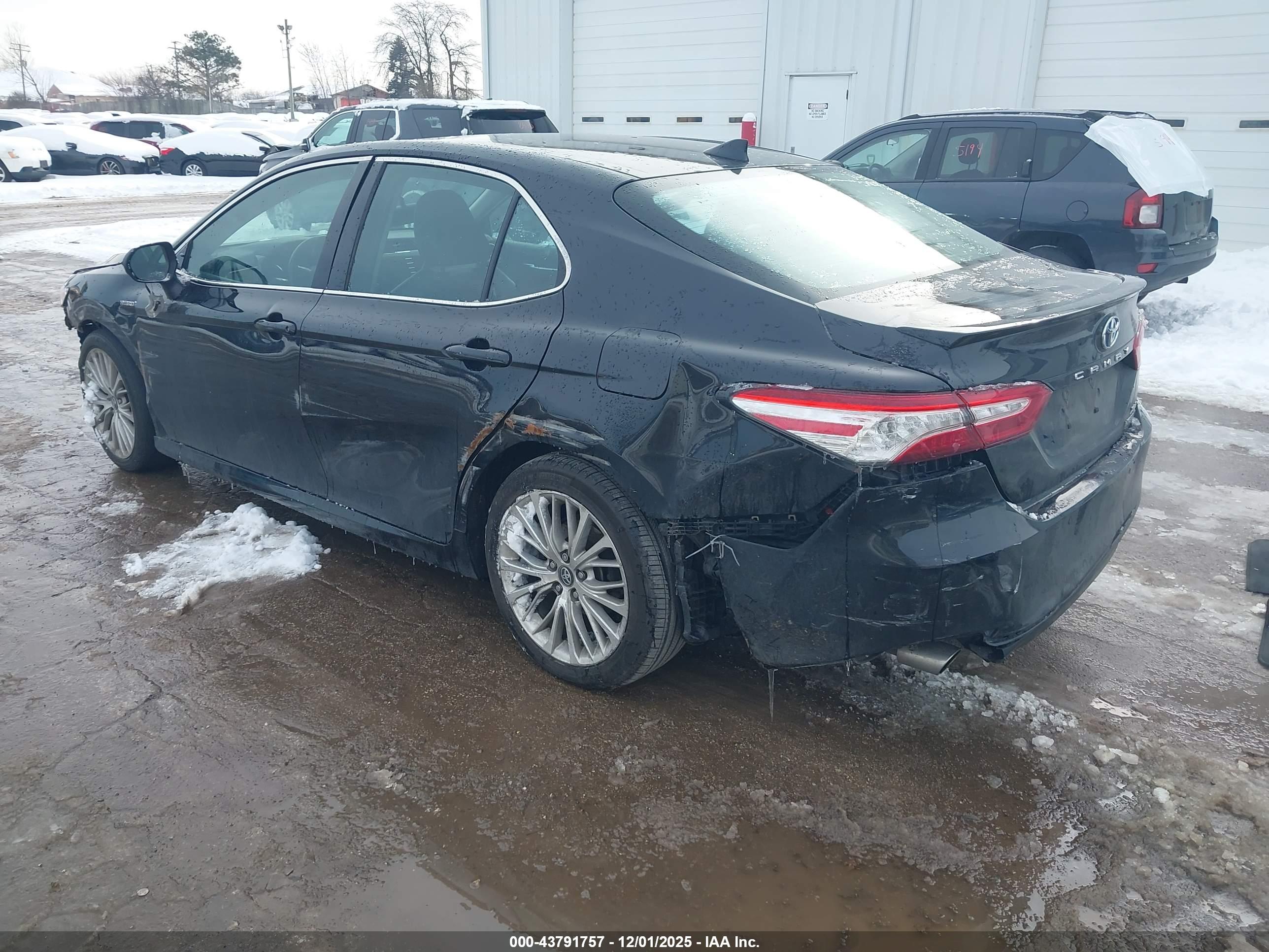 TOYOTA CAMRY image 3