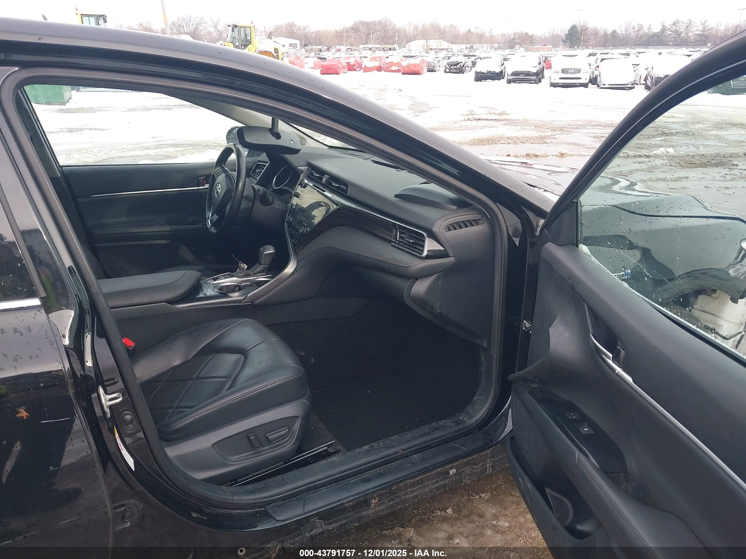 TOYOTA CAMRY image 5