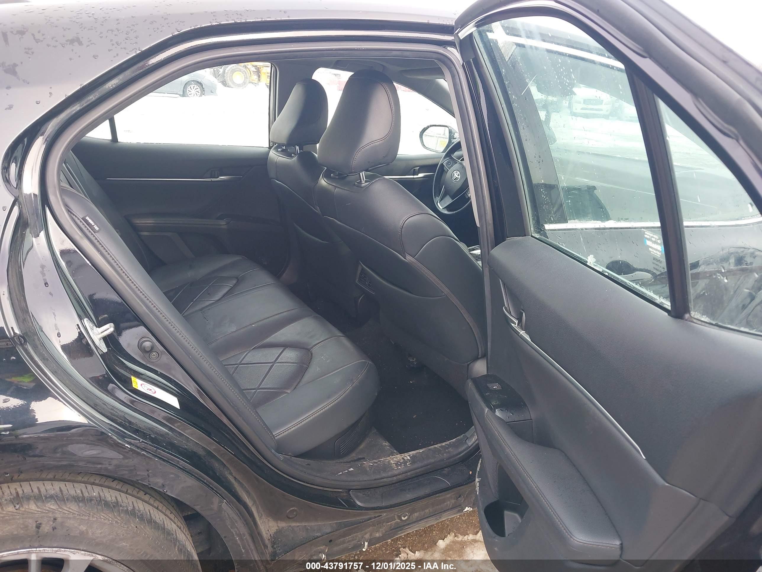 TOYOTA CAMRY image 8