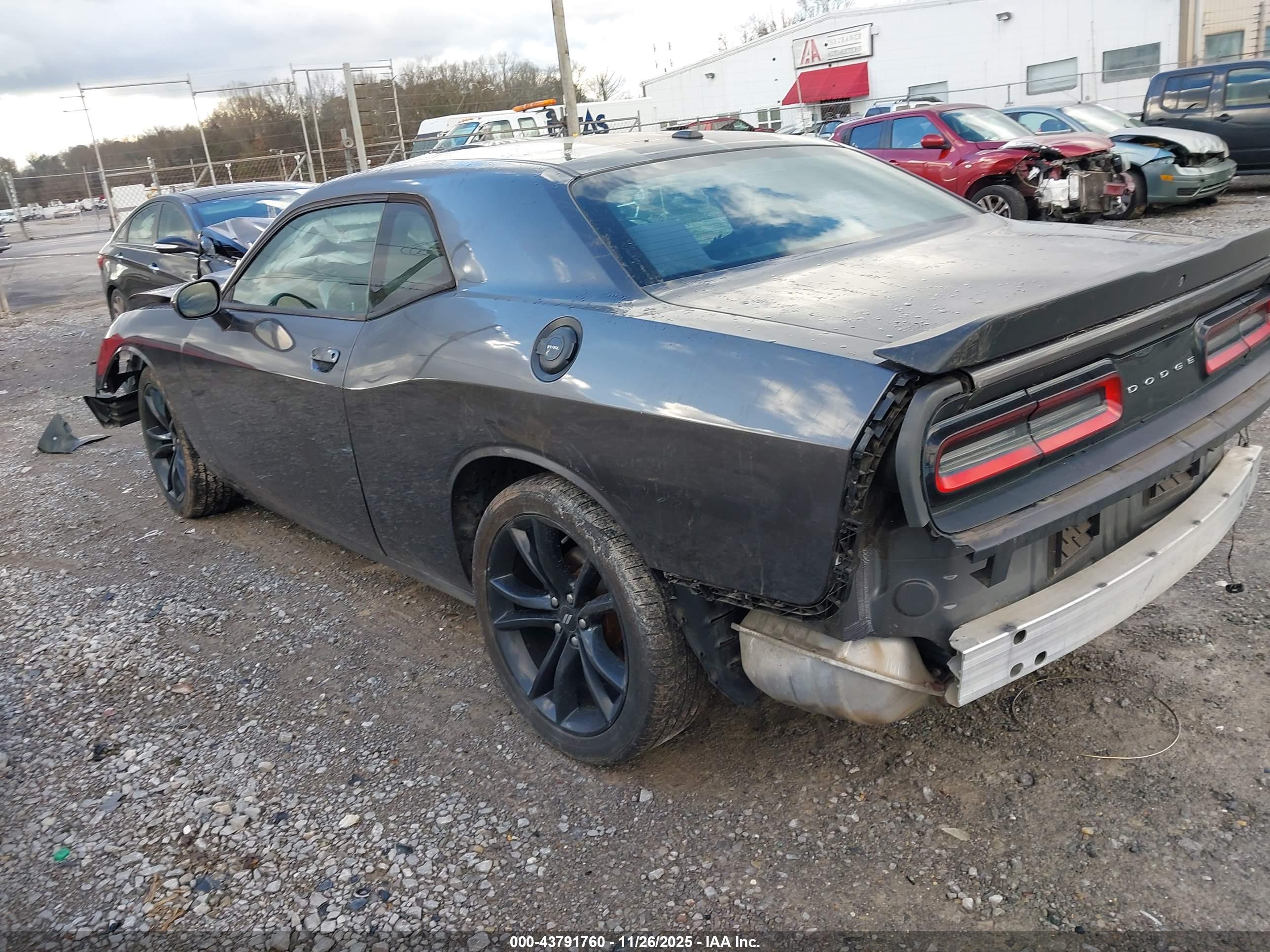 DODGE CHALLENGER image 3