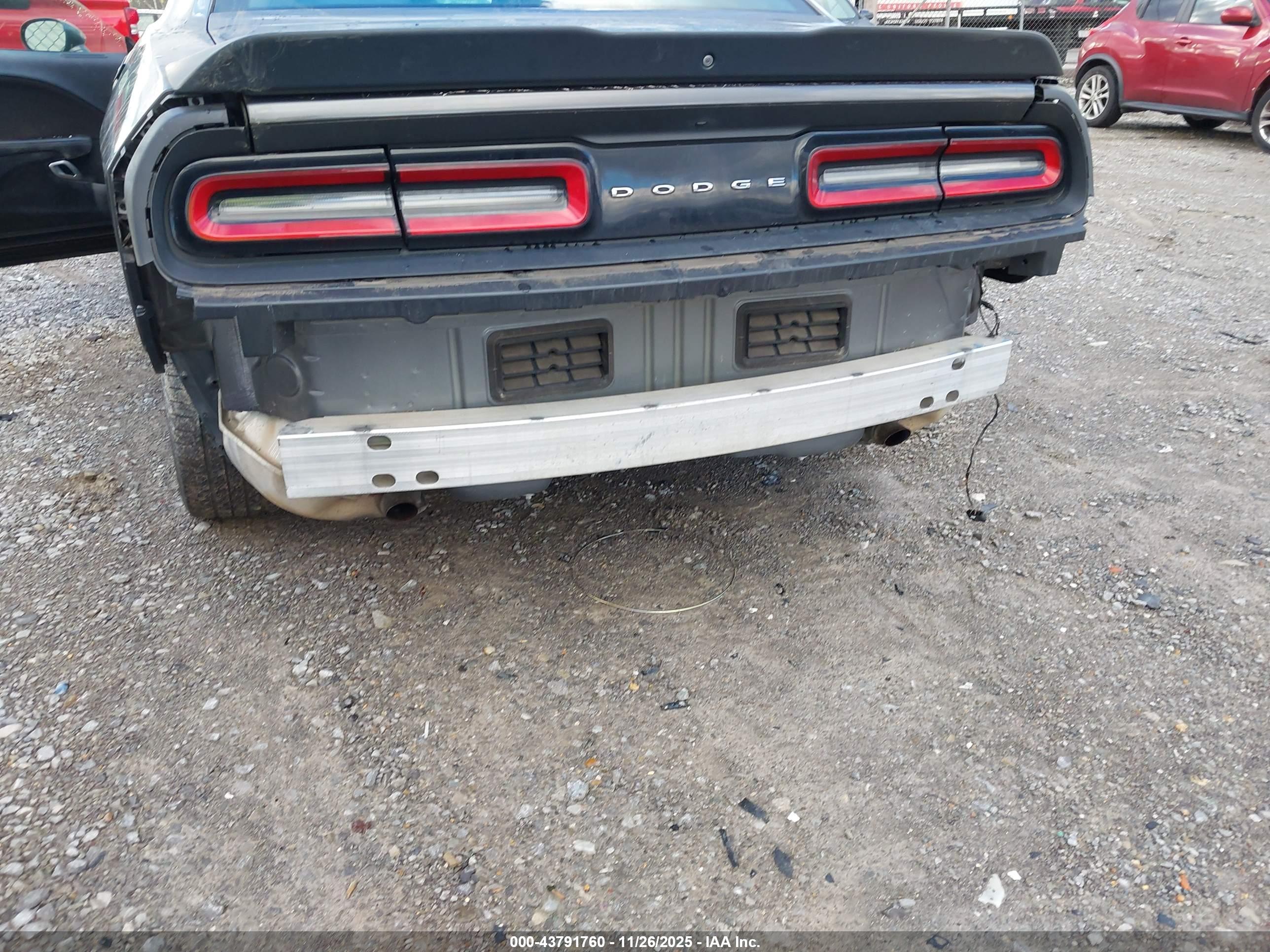 DODGE CHALLENGER image 6