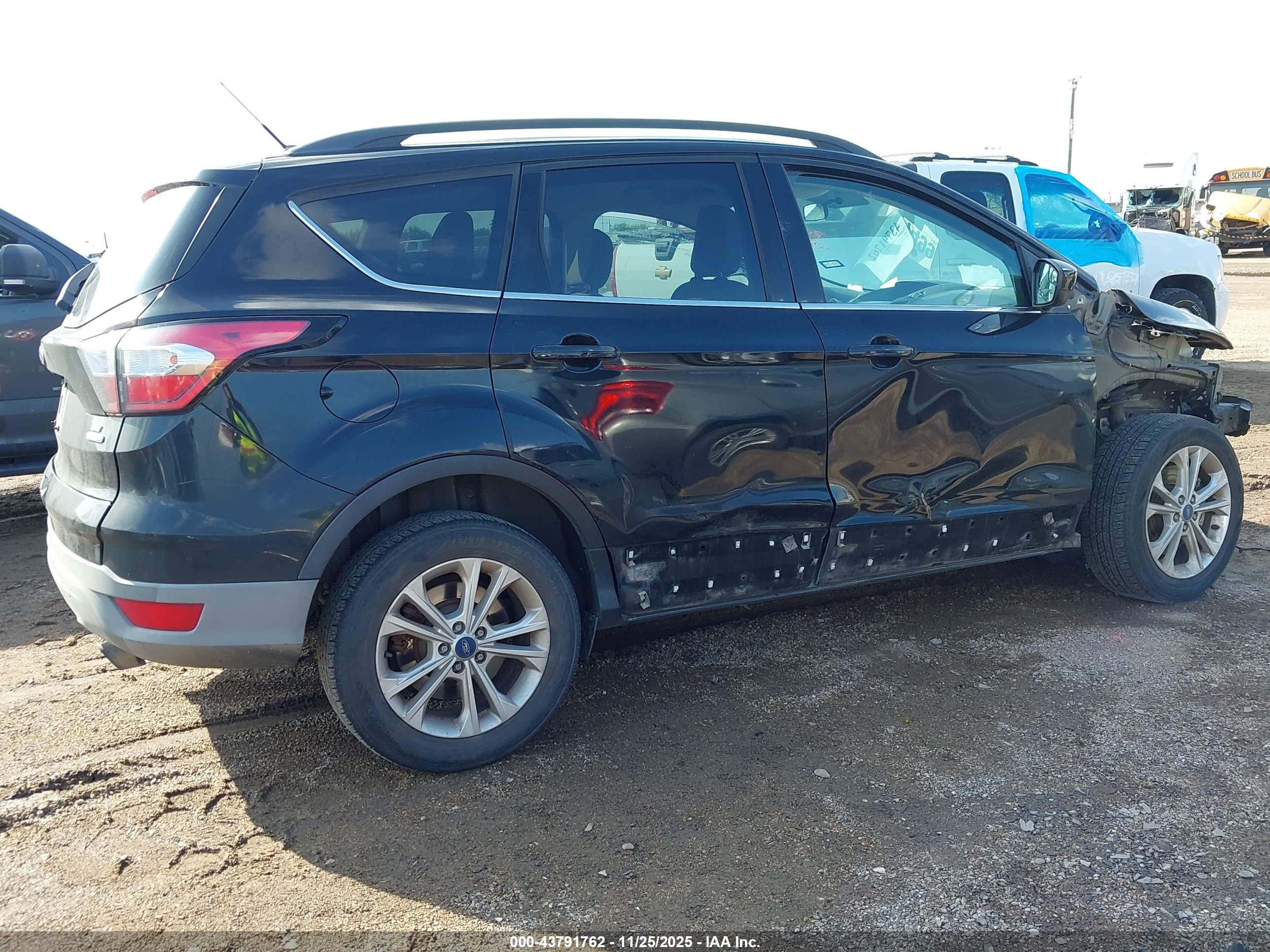 FORD ESCAPE image 4