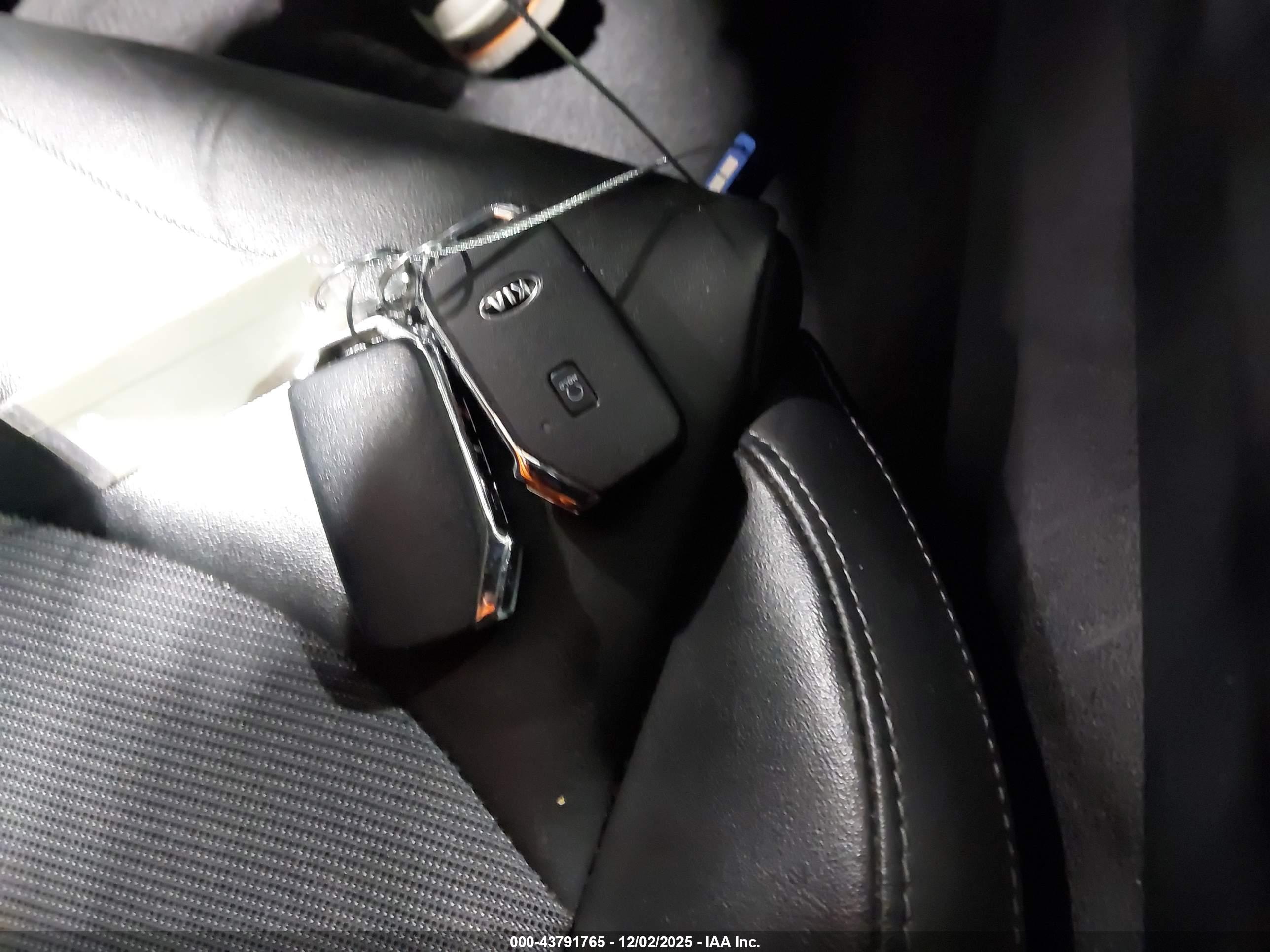 KIA K5 image 11