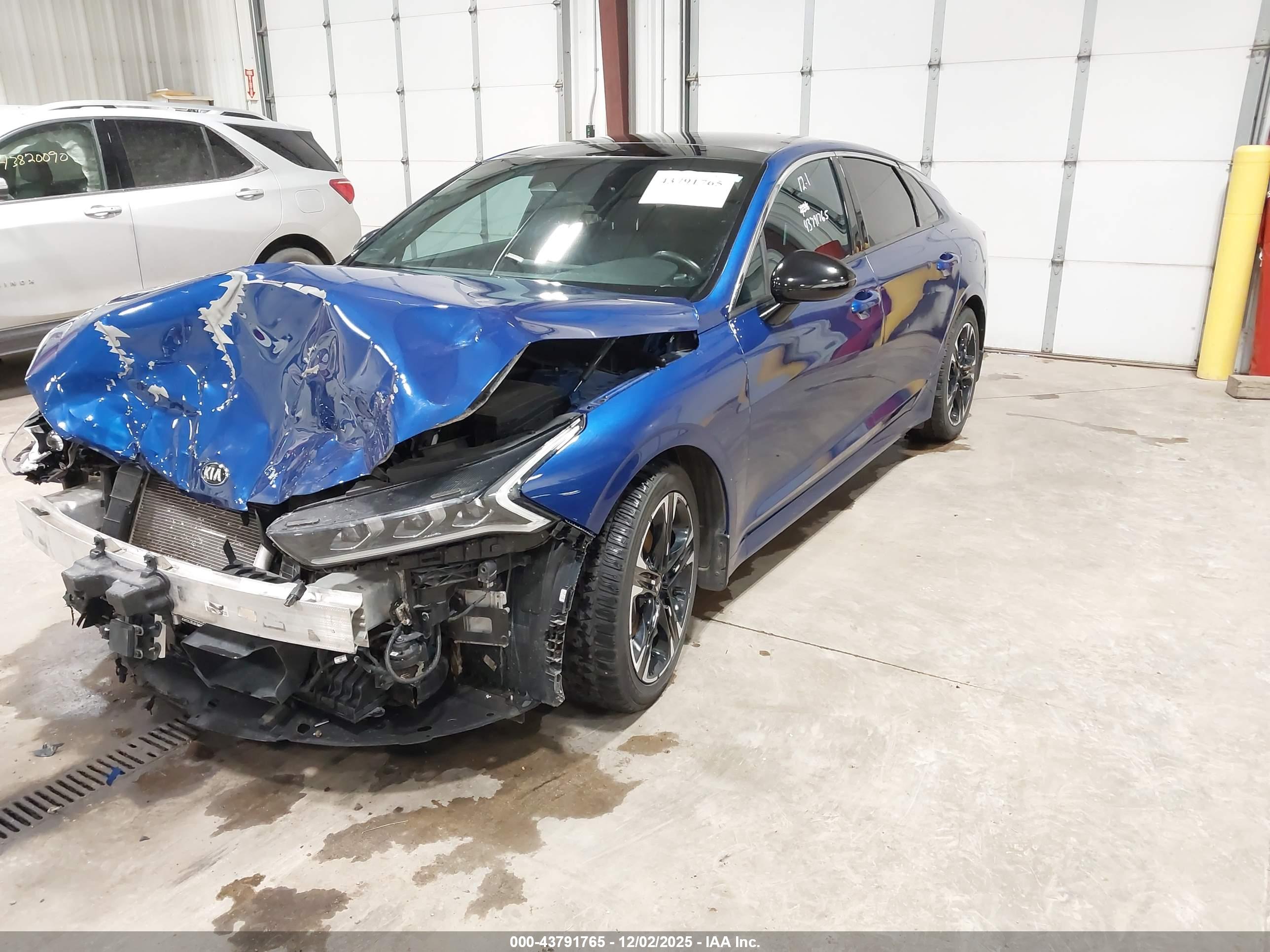KIA K5 image 2