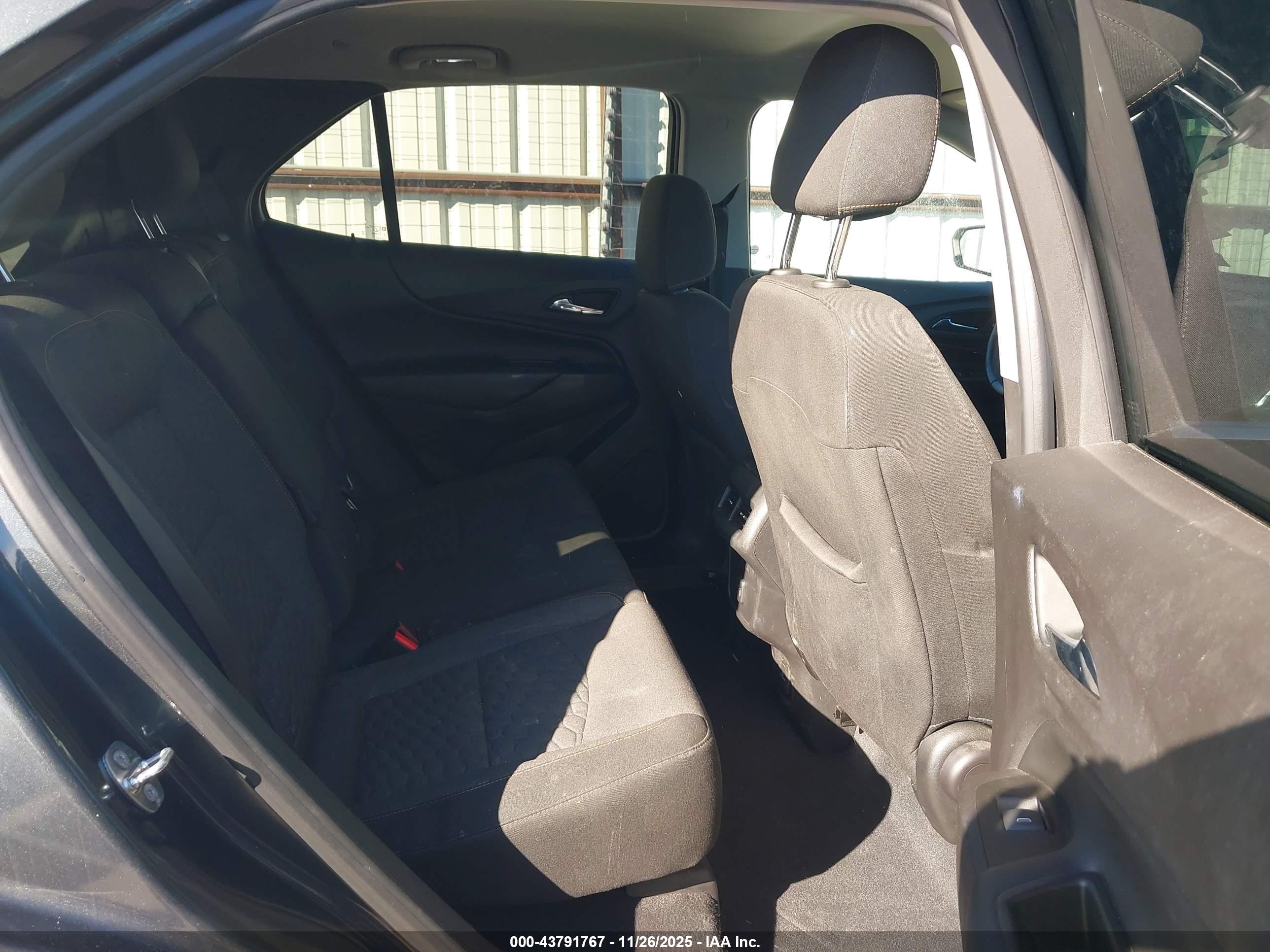 CHEVROLET EQUINOX image 8