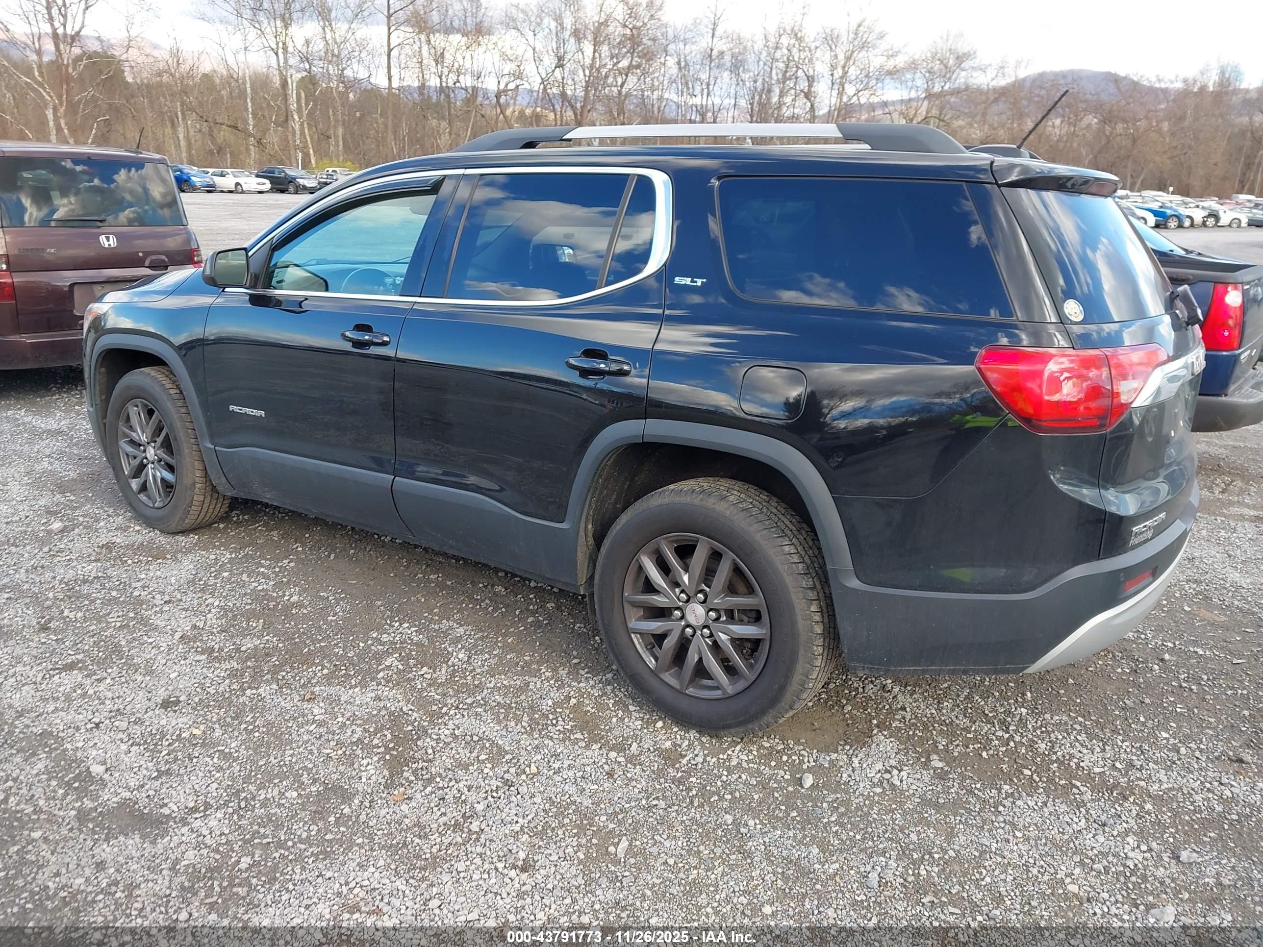 GMC ACADIA image 3