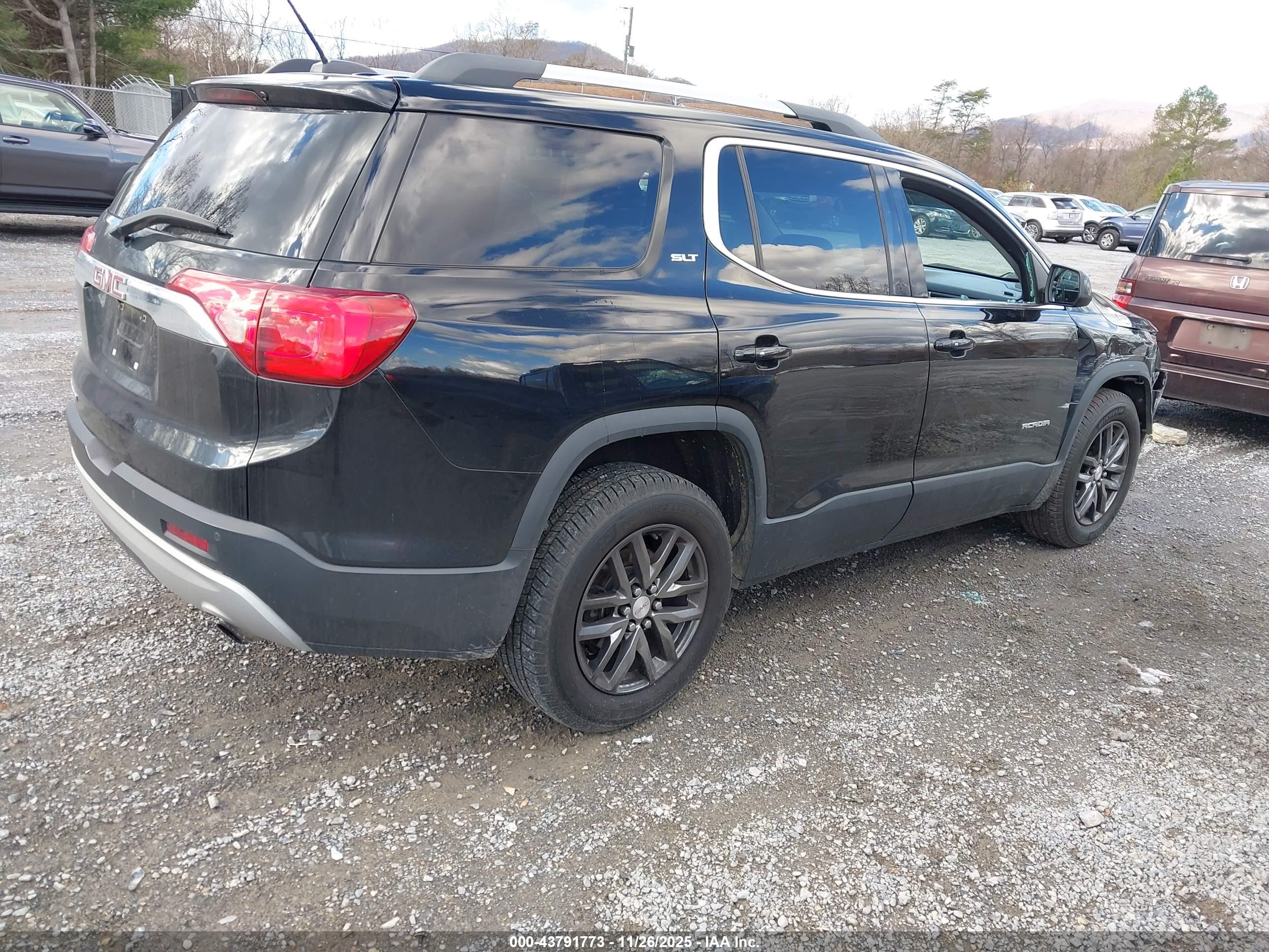 GMC ACADIA image 4