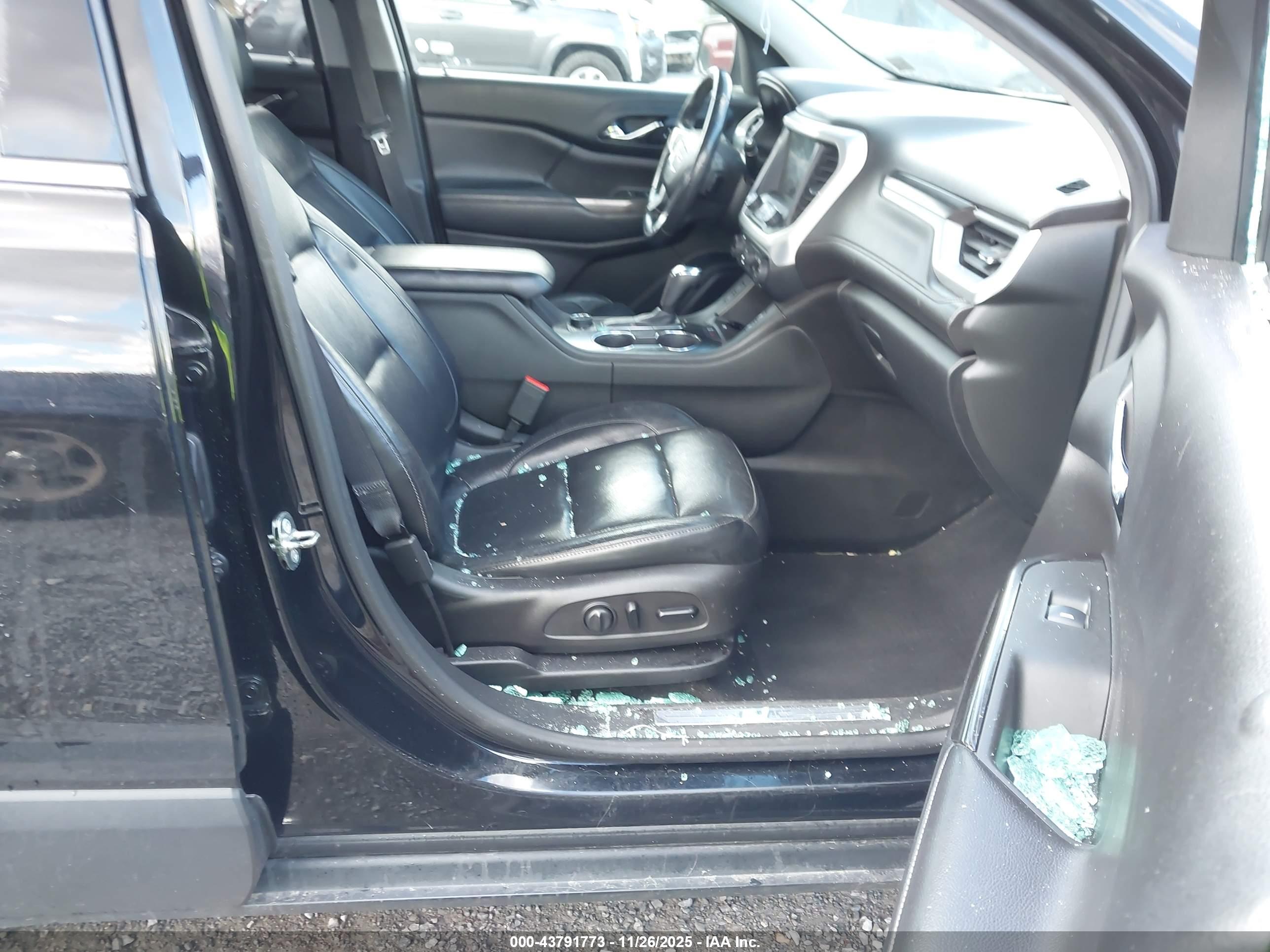 GMC ACADIA image 5
