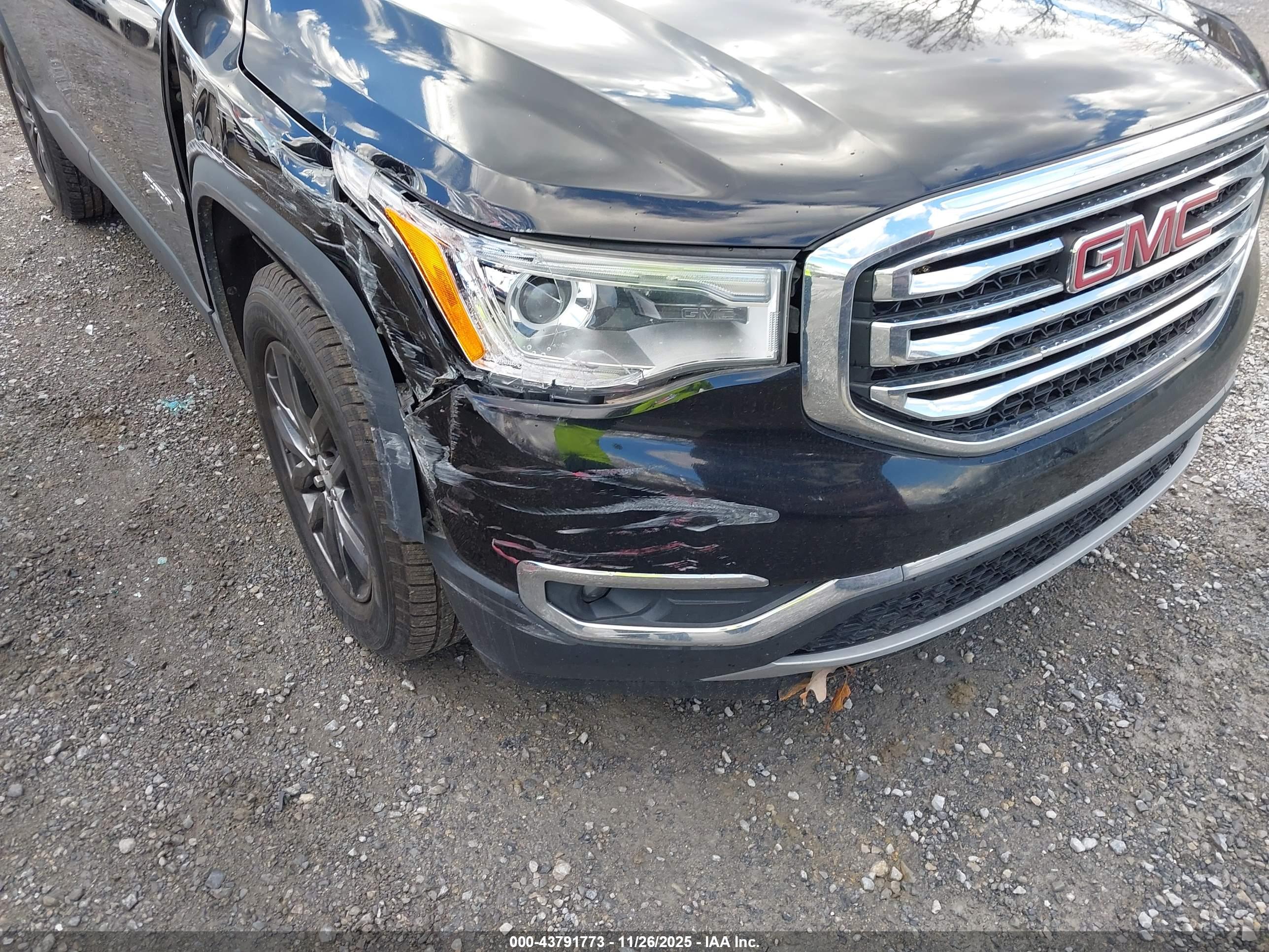GMC ACADIA image 6