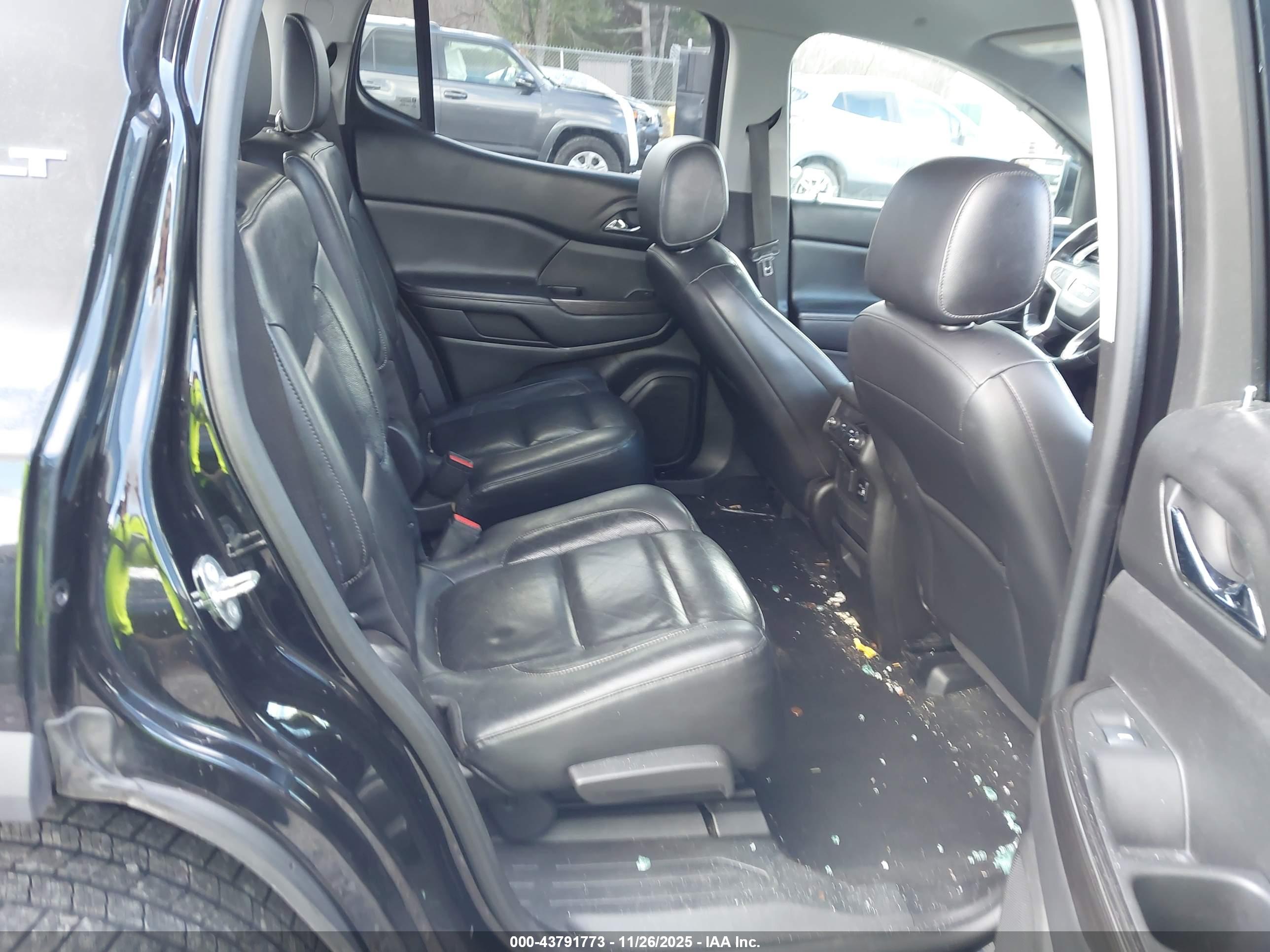 GMC ACADIA image 8