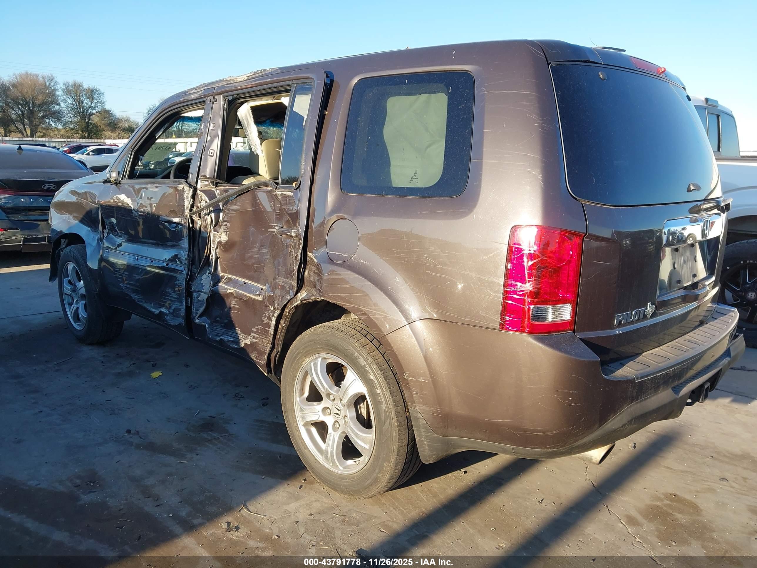 HONDA PILOT image 3