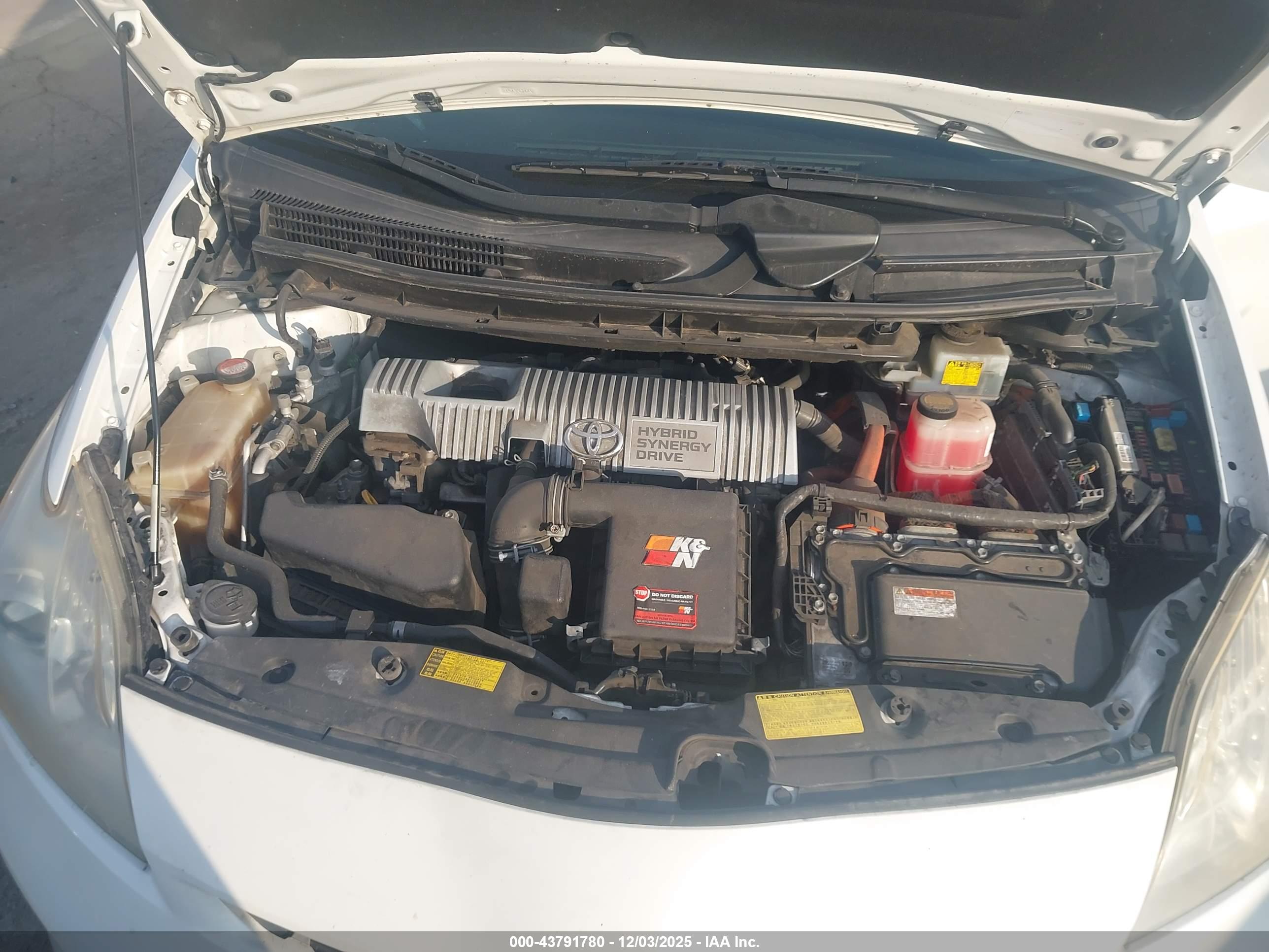 TOYOTA PRIUS image 10