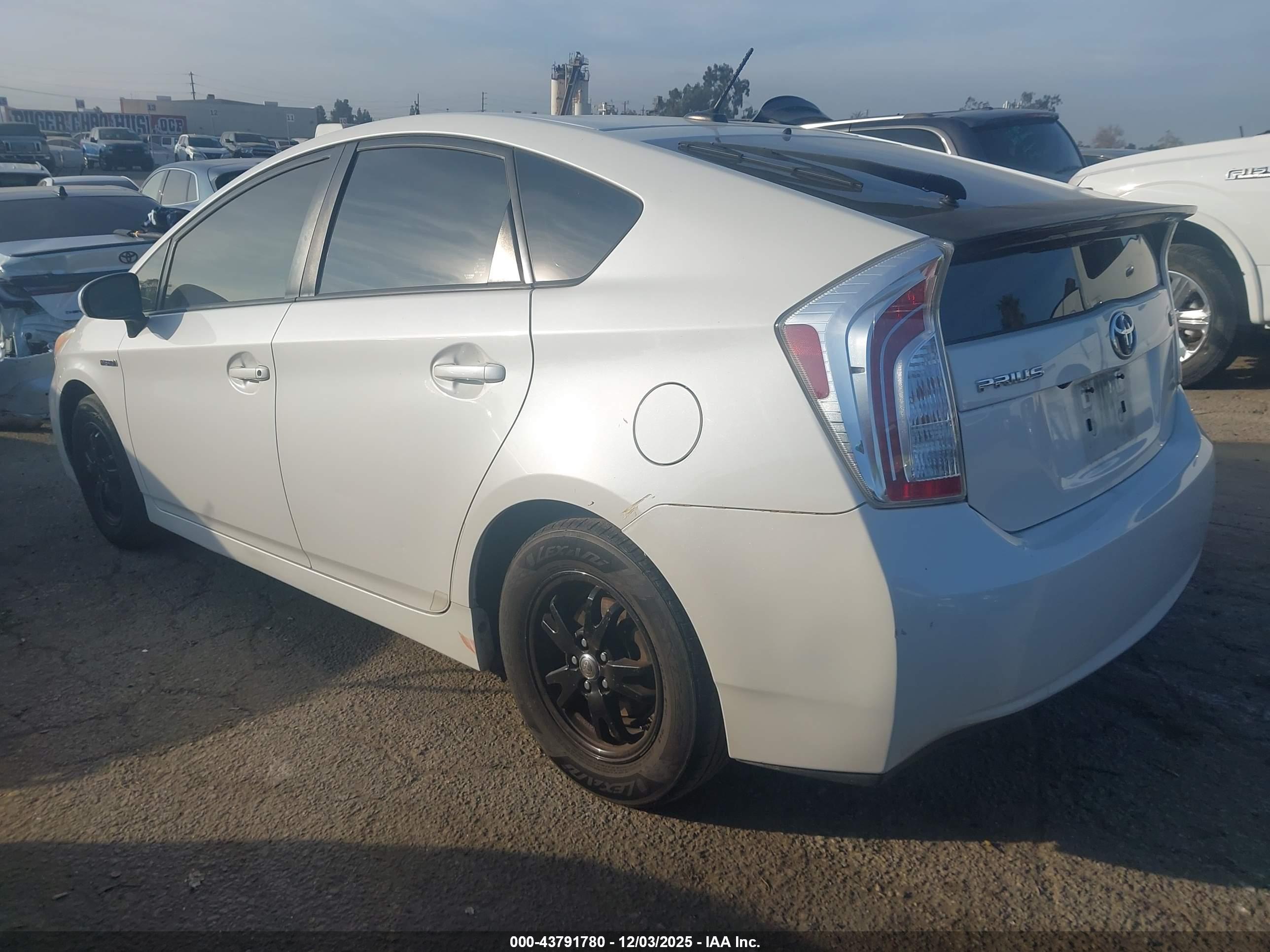 TOYOTA PRIUS image 3