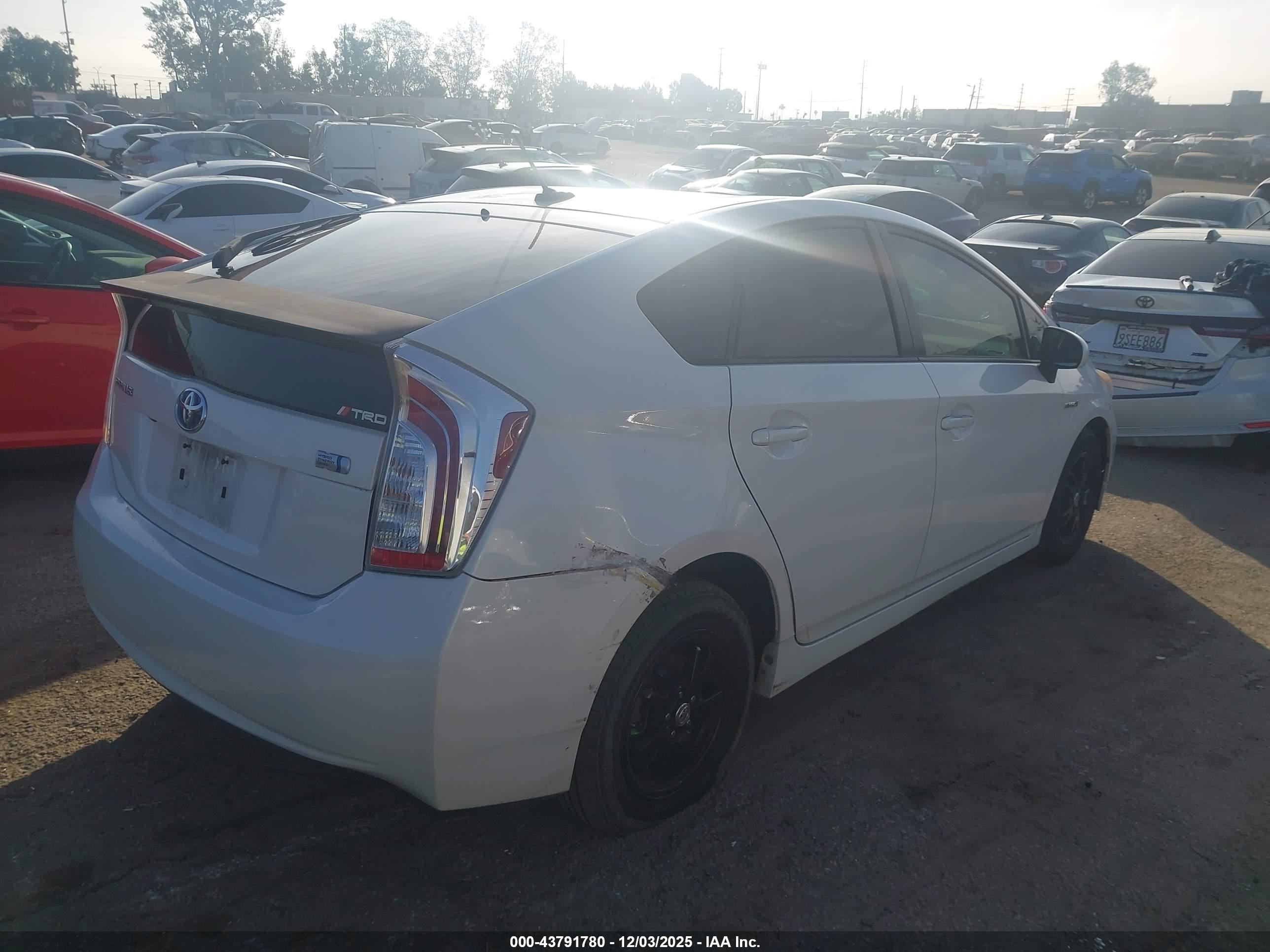 TOYOTA PRIUS image 4