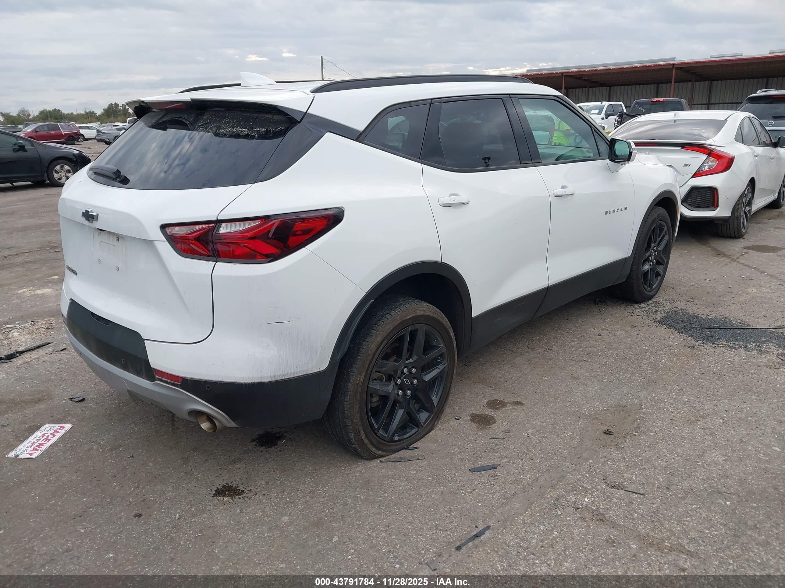 CHEVROLET BLAZER image 4