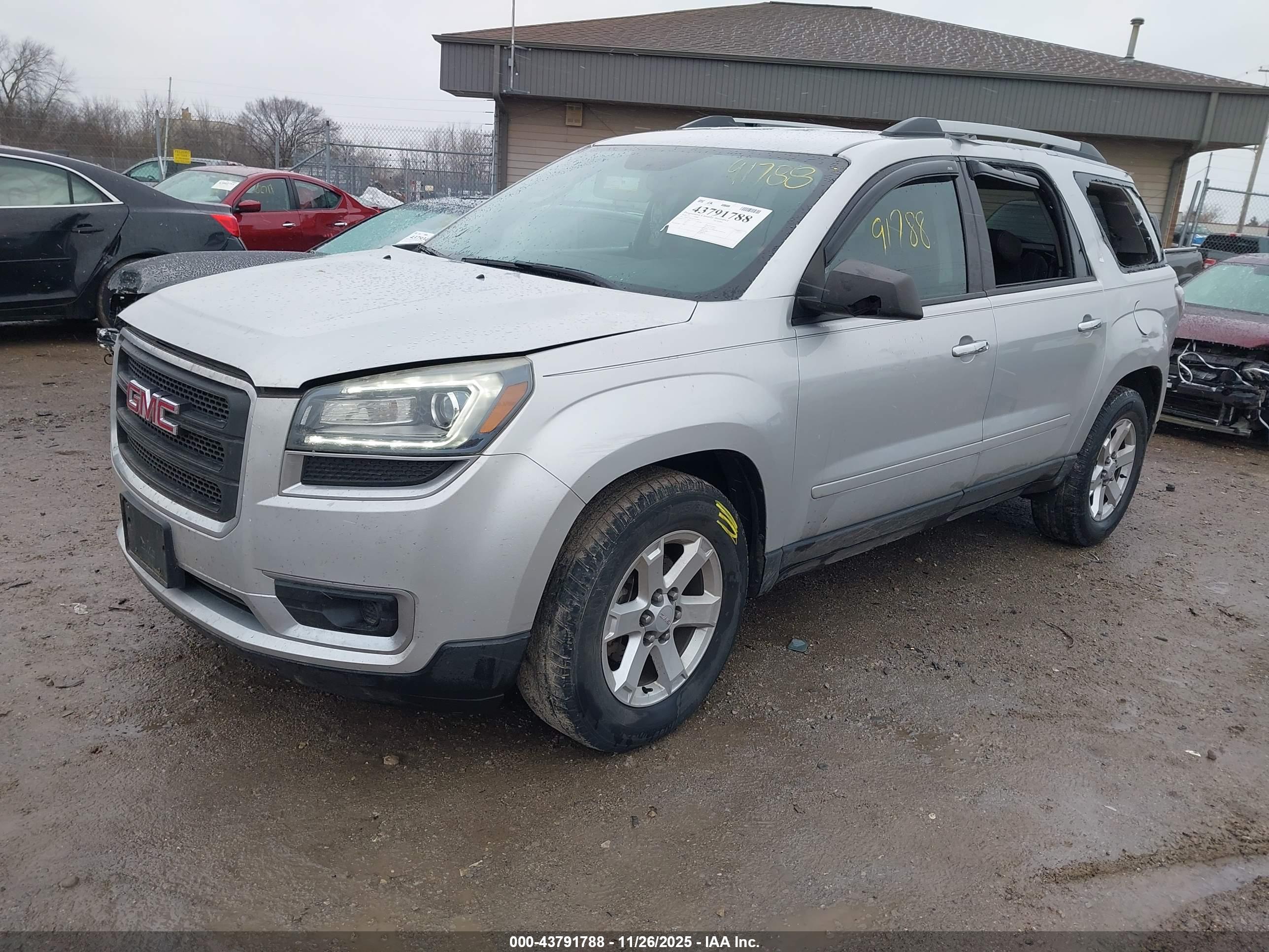 GMC ACADIA image 2