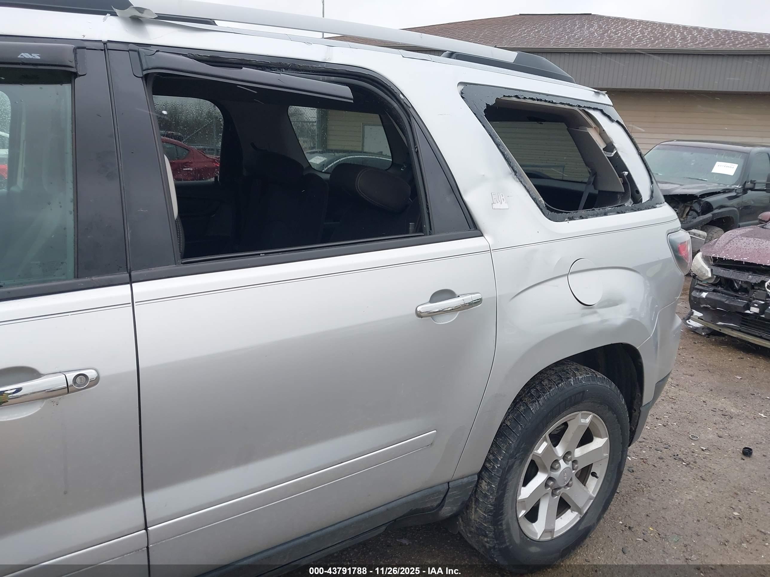 GMC ACADIA image 6