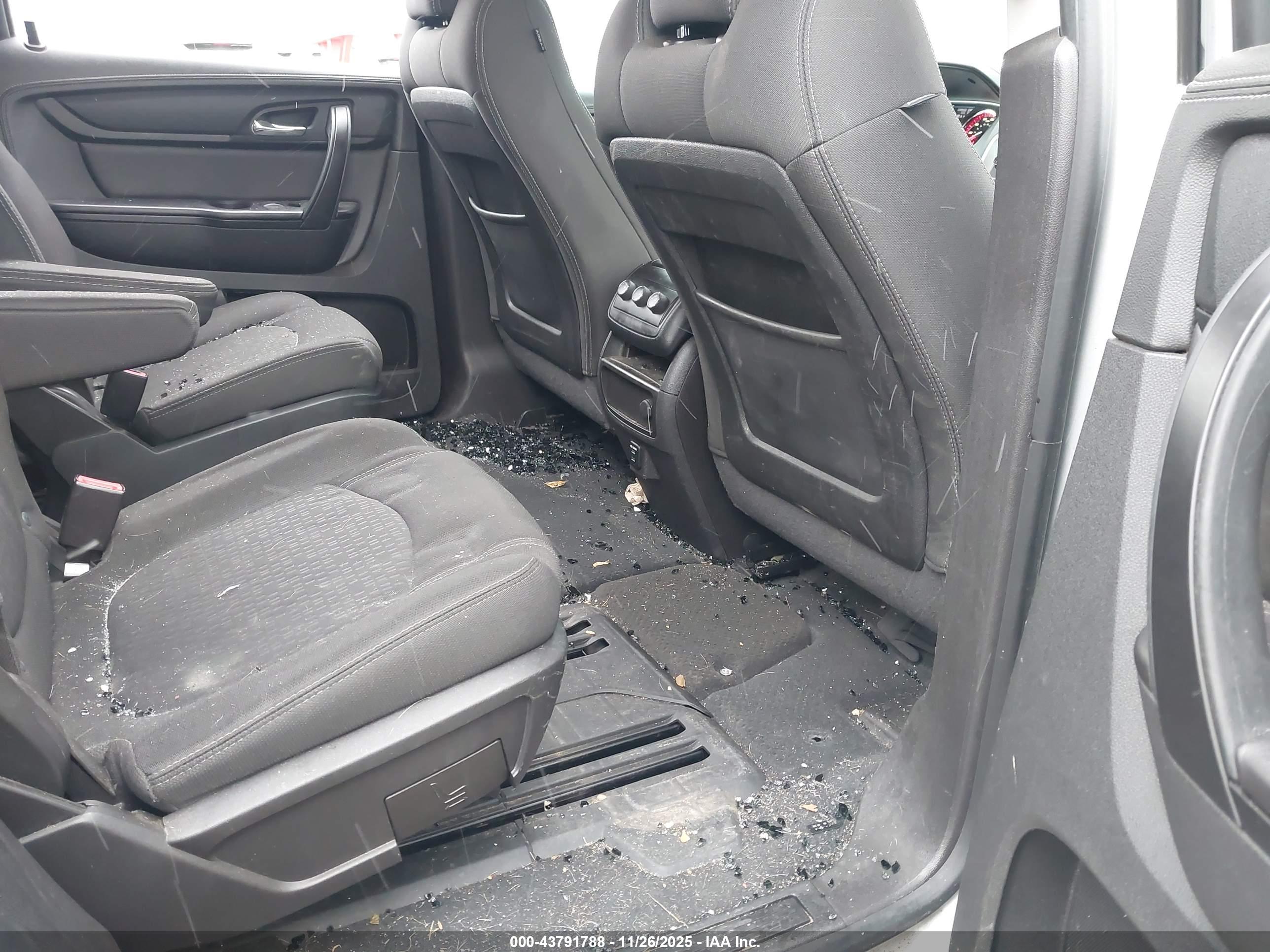 GMC ACADIA image 8