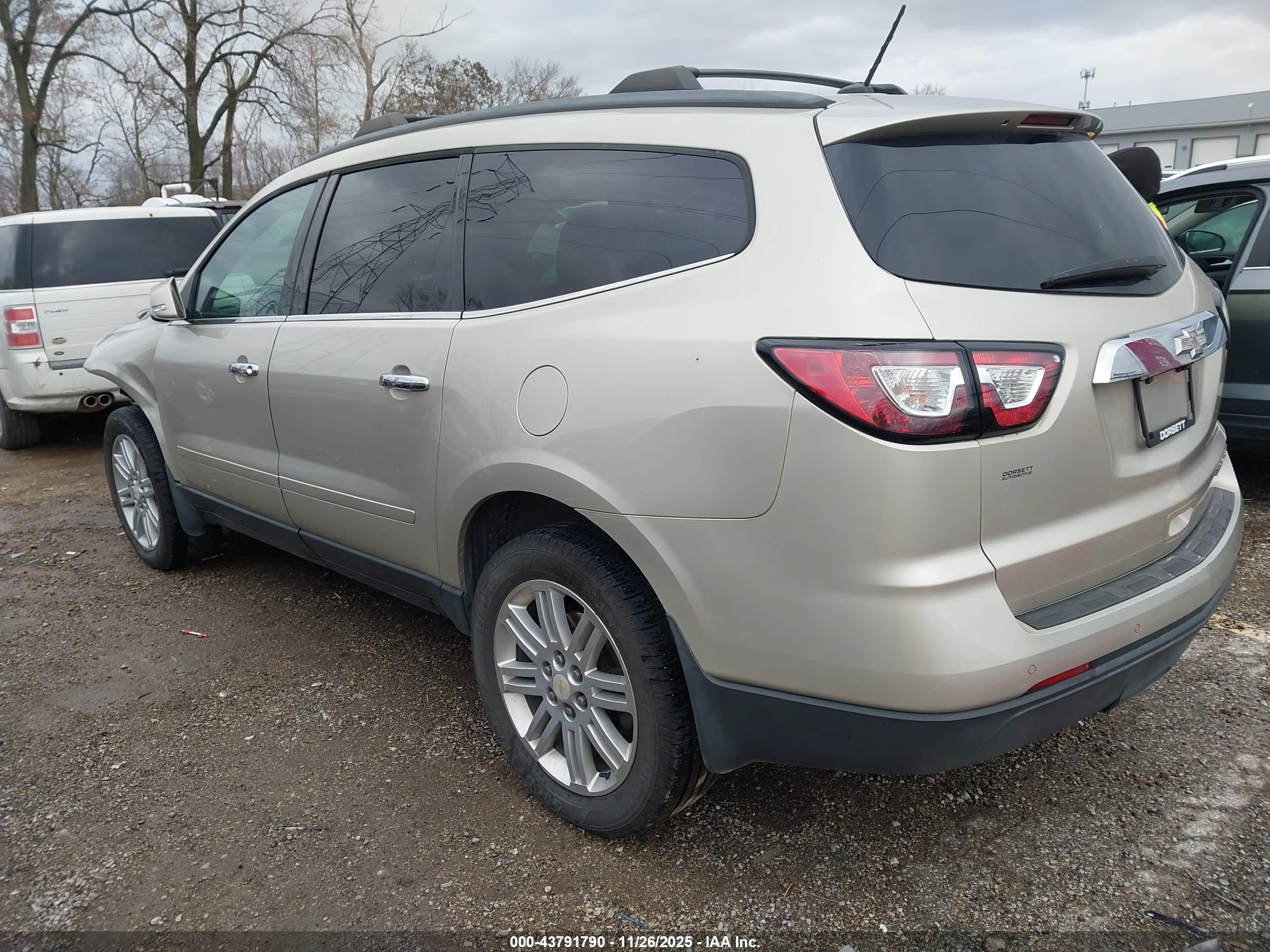 CHEVROLET TRAVERSE image 3