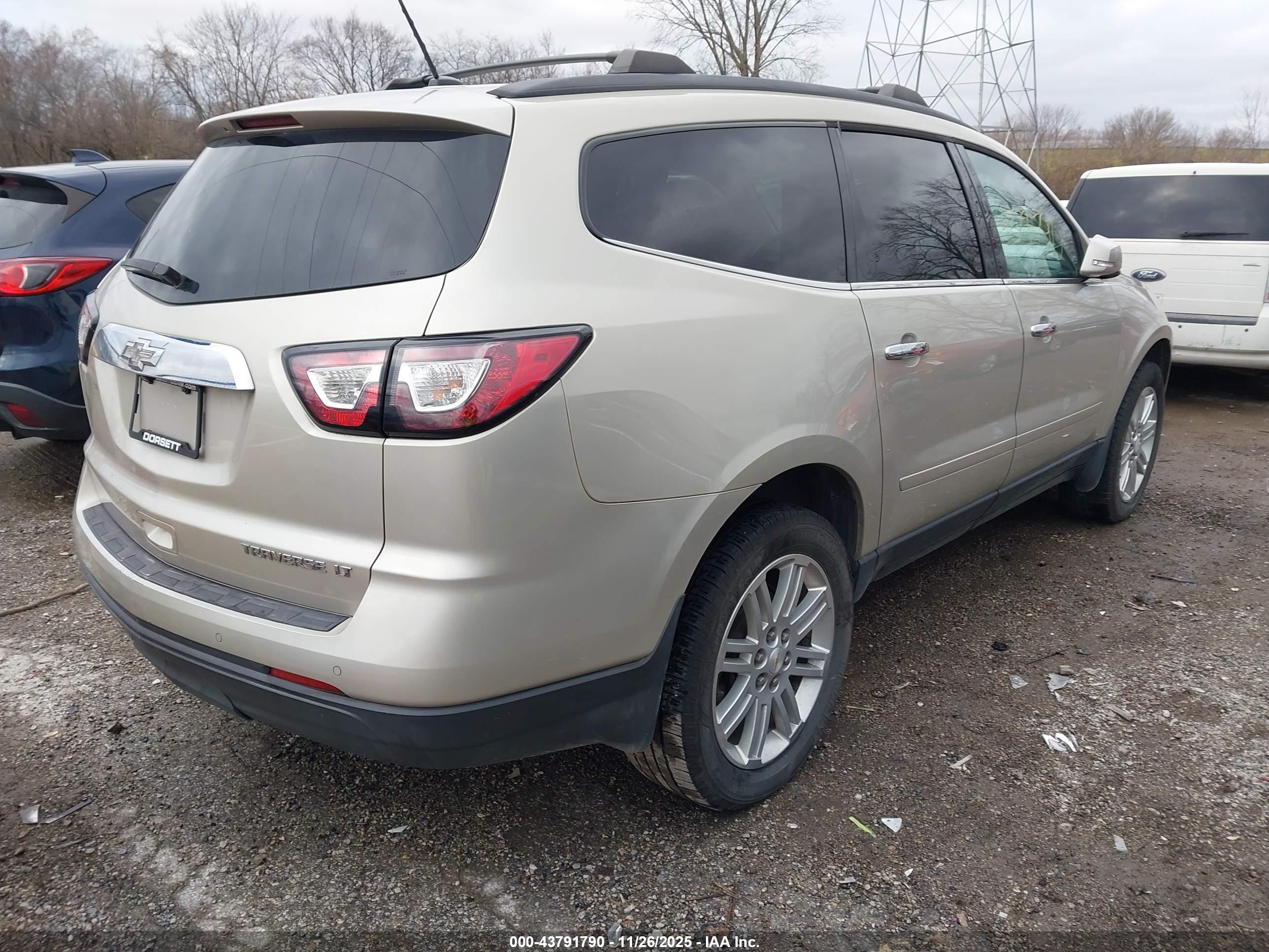 CHEVROLET TRAVERSE image 4