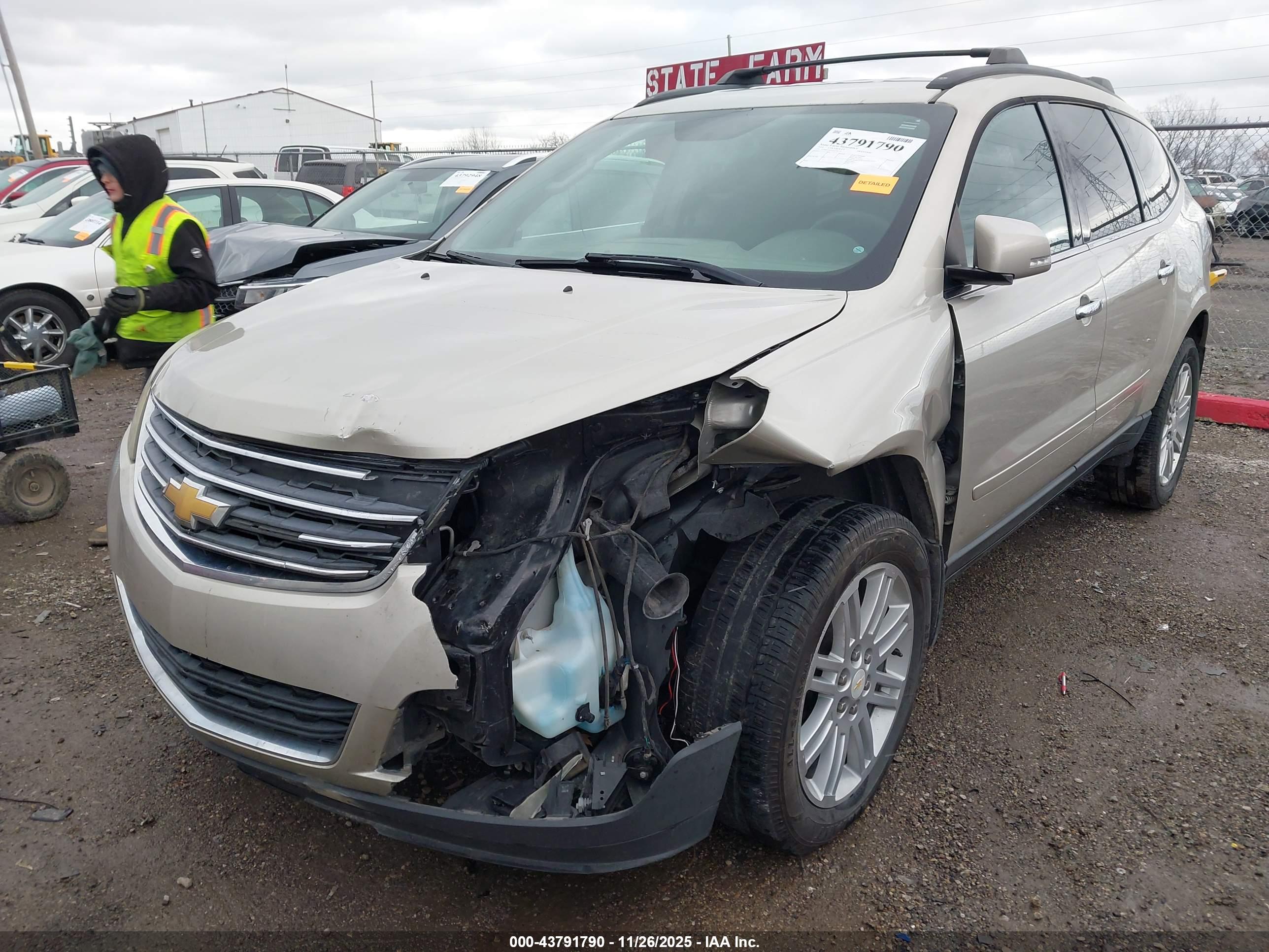 CHEVROLET TRAVERSE image 6