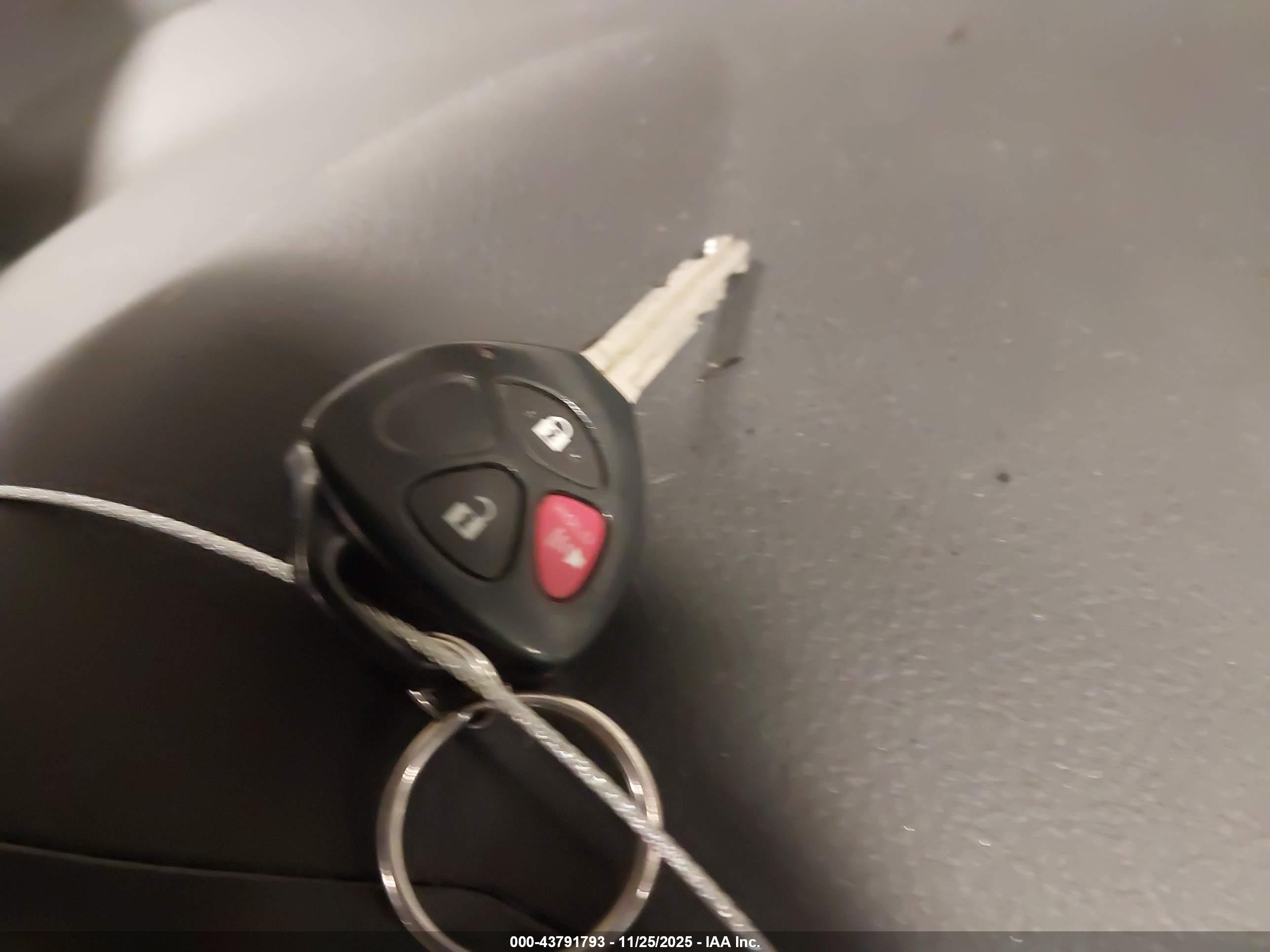 TOYOTA RAV4 image 11