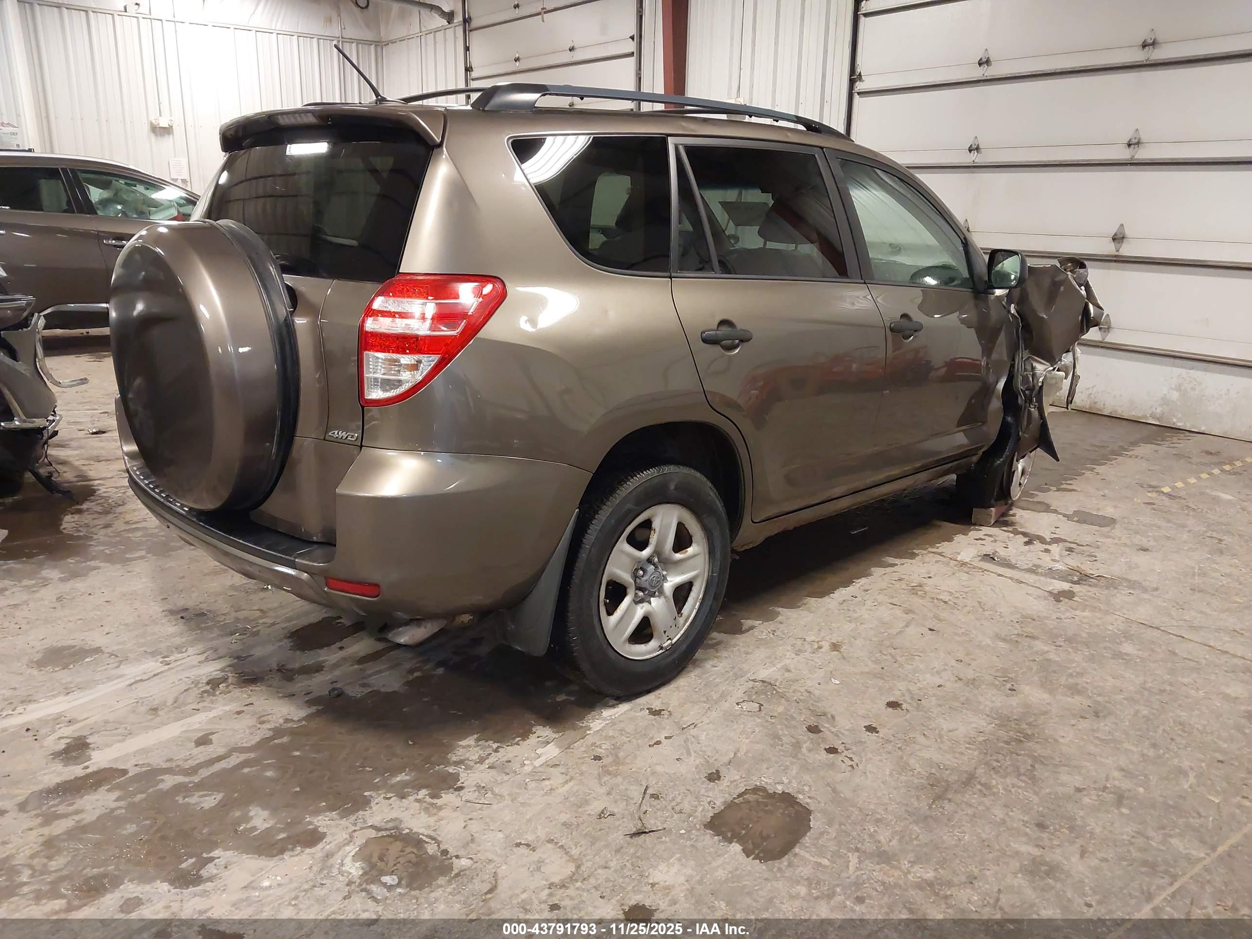TOYOTA RAV4 image 4