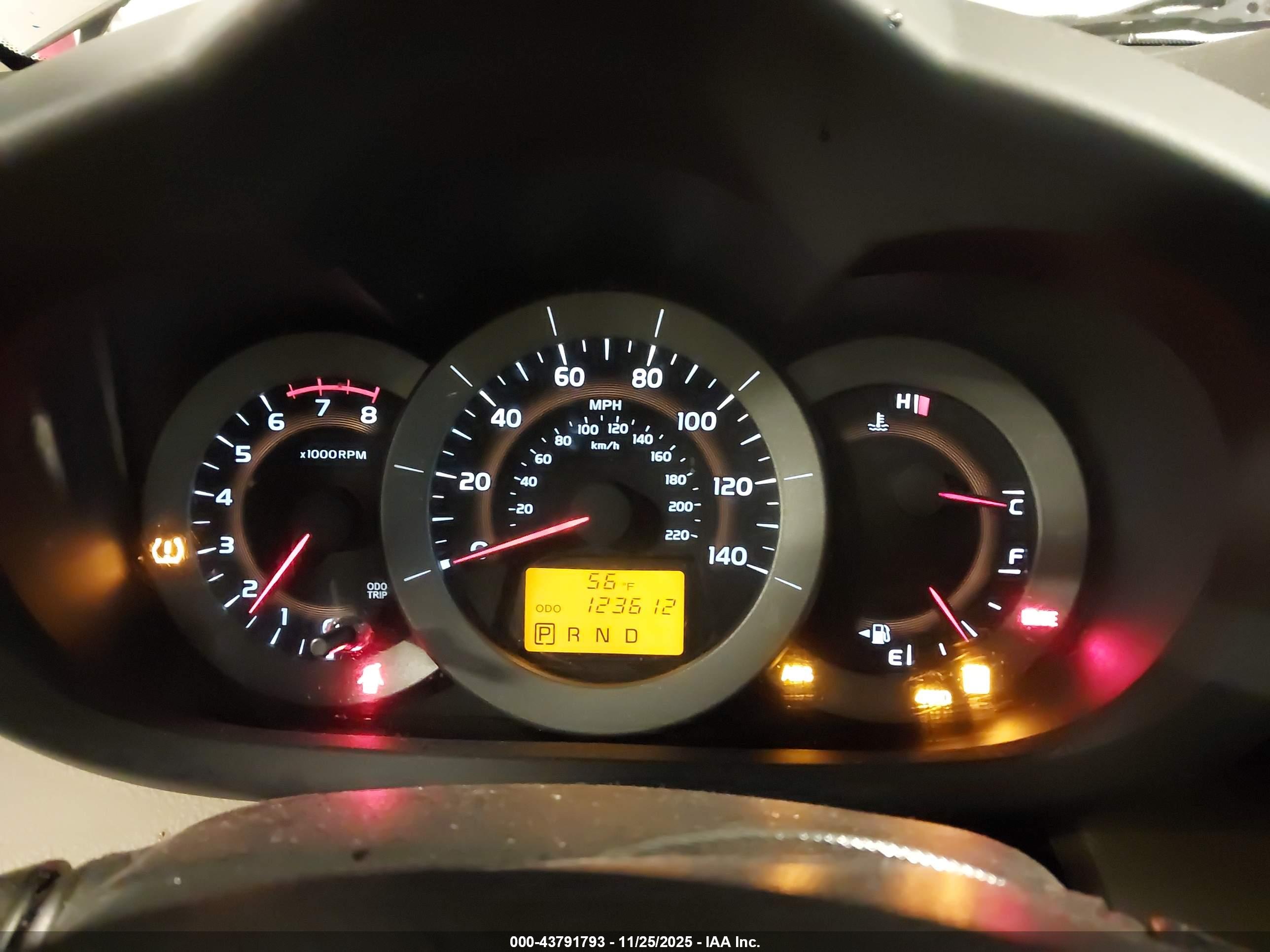 TOYOTA RAV4 image 7